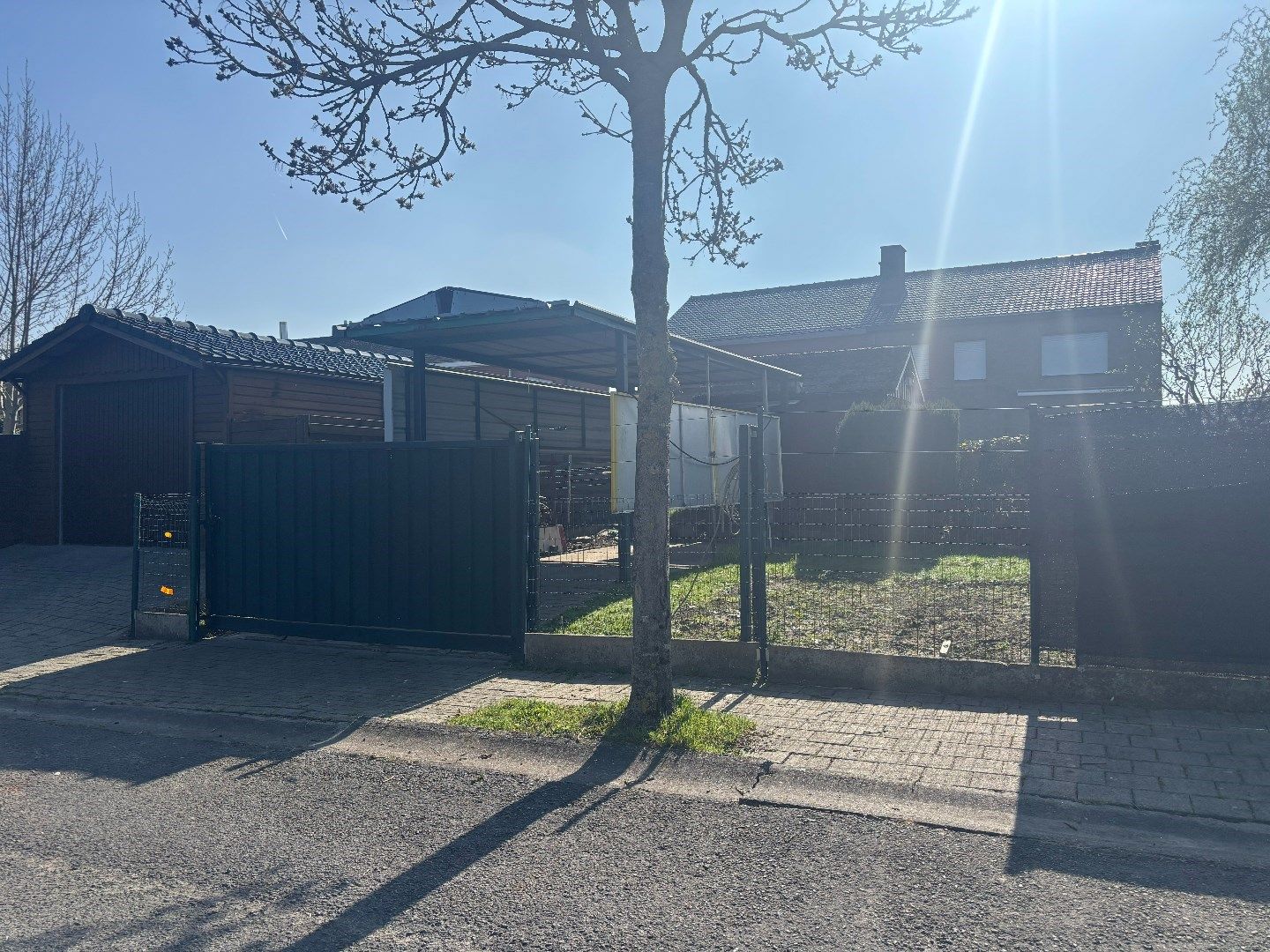 Halfopen woning met 4 slaapkamers en uitweg op toplocatie foto 18
