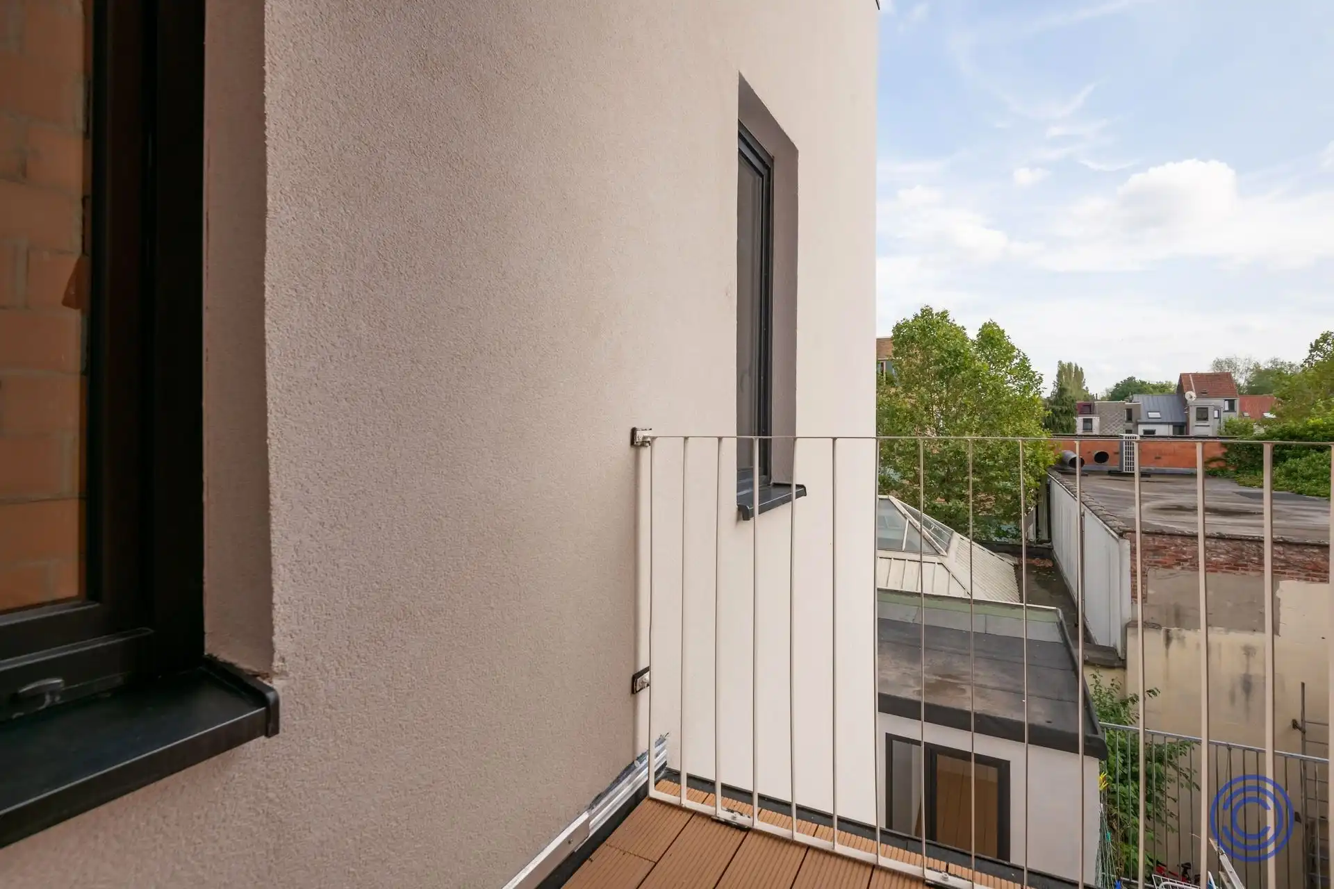 Ruime en volledig gerenoveerde duplex met 3 slaapkamers, bureau en terrassen foto 8