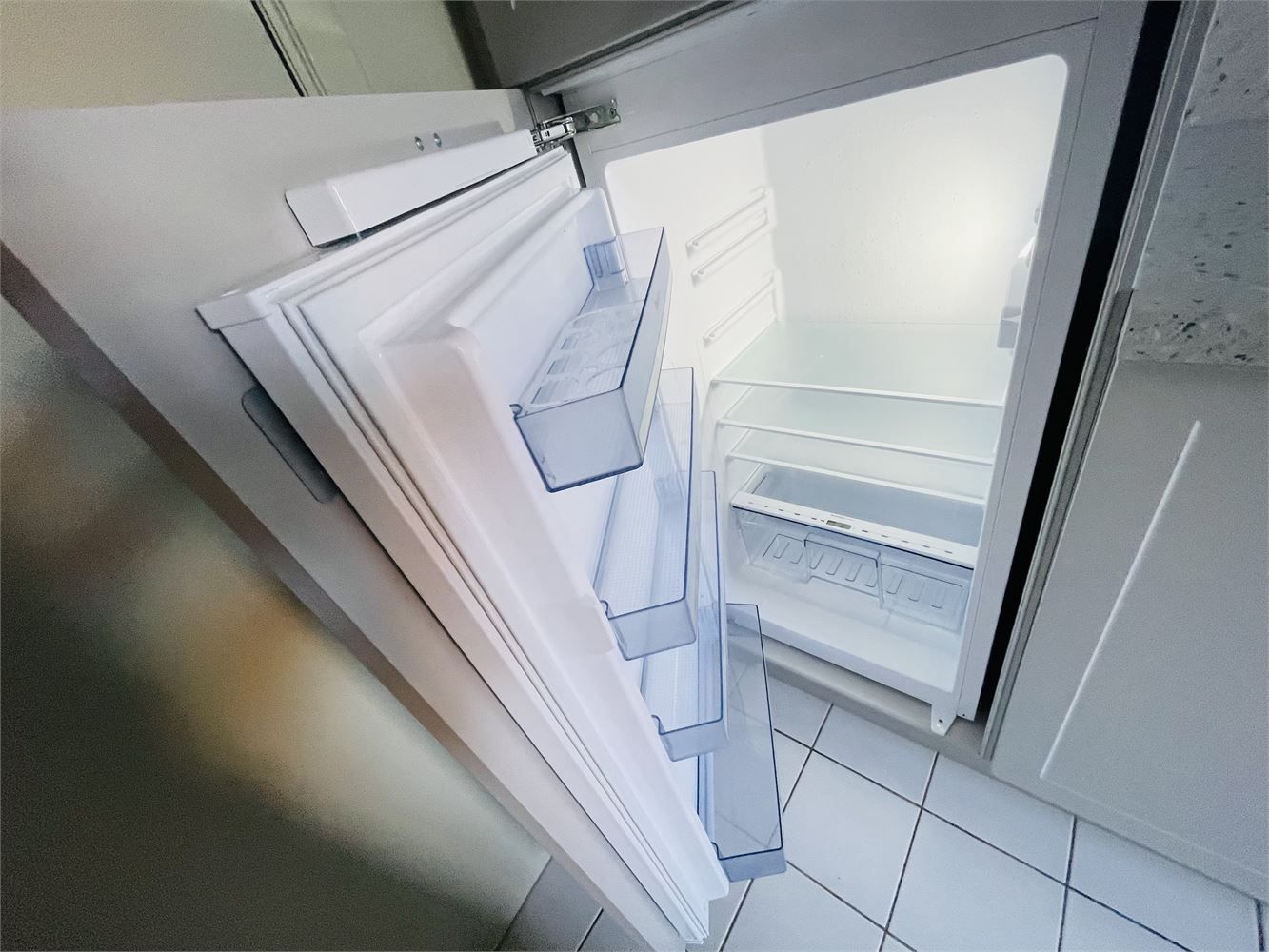Sint-Andries,ruim zonnig vernieuwd energiezuinig appartement van 128 m2 , living van 47m2, 2 slaapkamers en open bureau foto 9