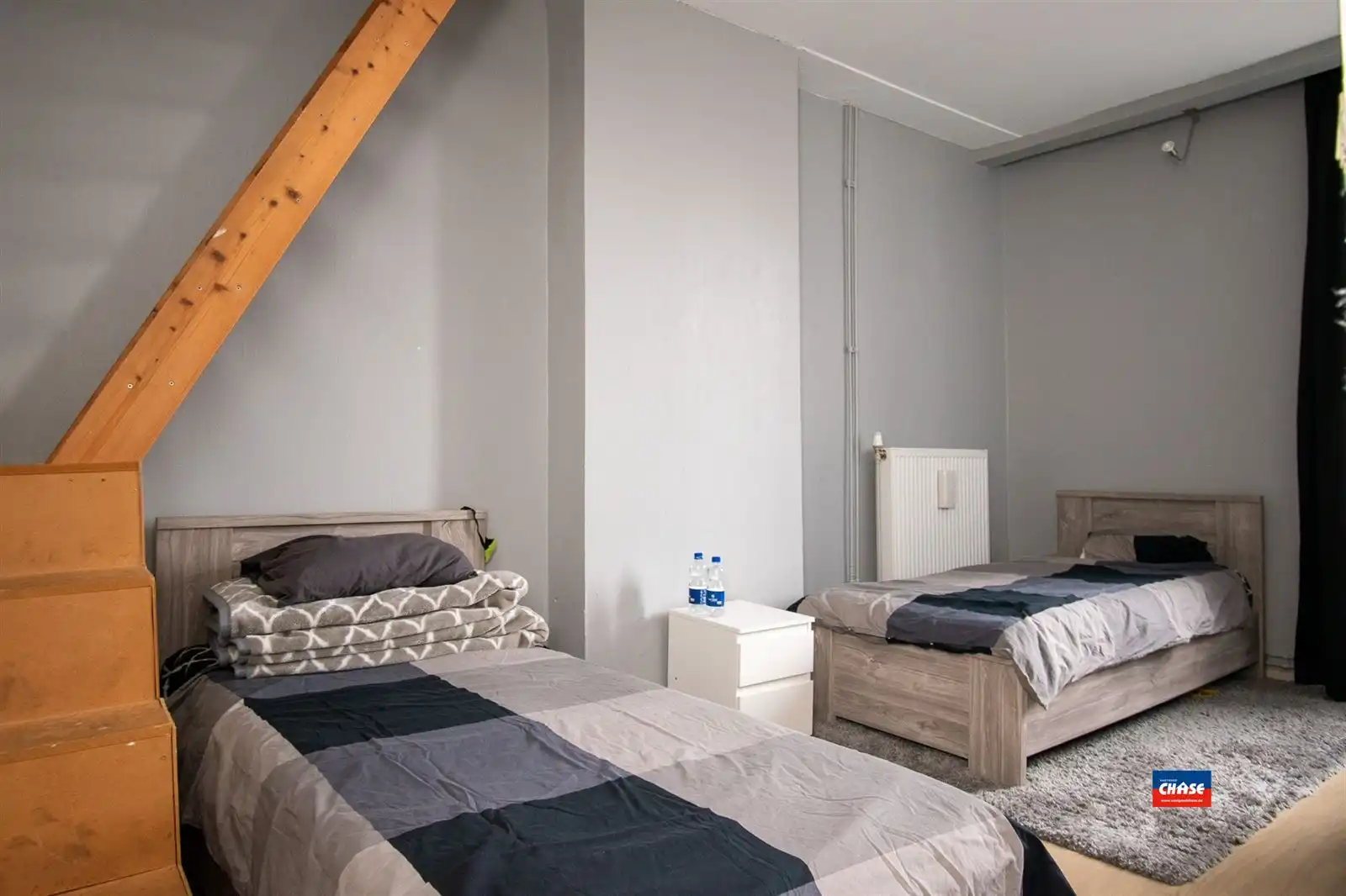 Ruime tweewoonst met mogelijk 9 slaapkamers en tuin foto 22