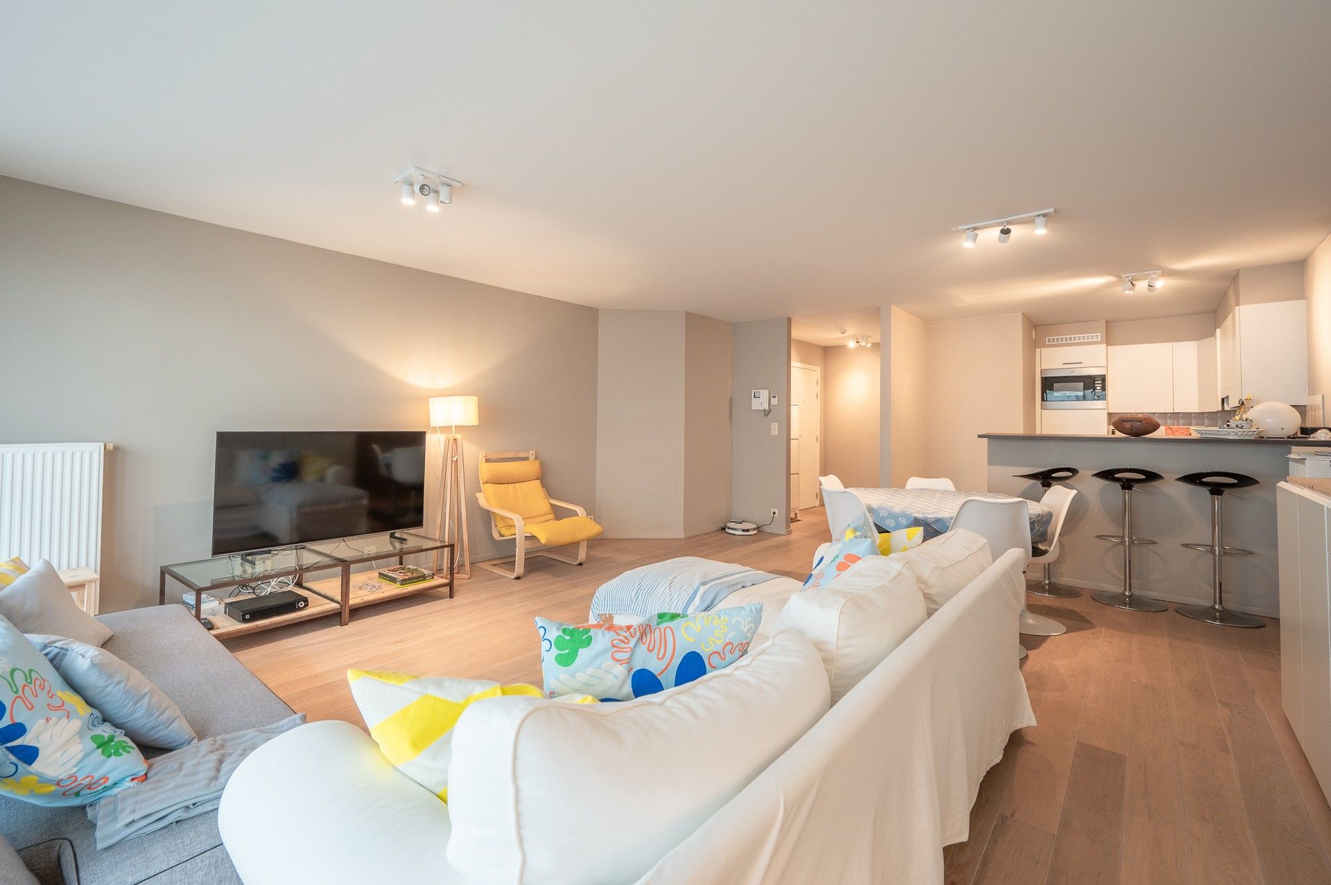Gemeubeld: leuk en cozy appartement met 2 slpk en zijdelings zeezicht! foto 4