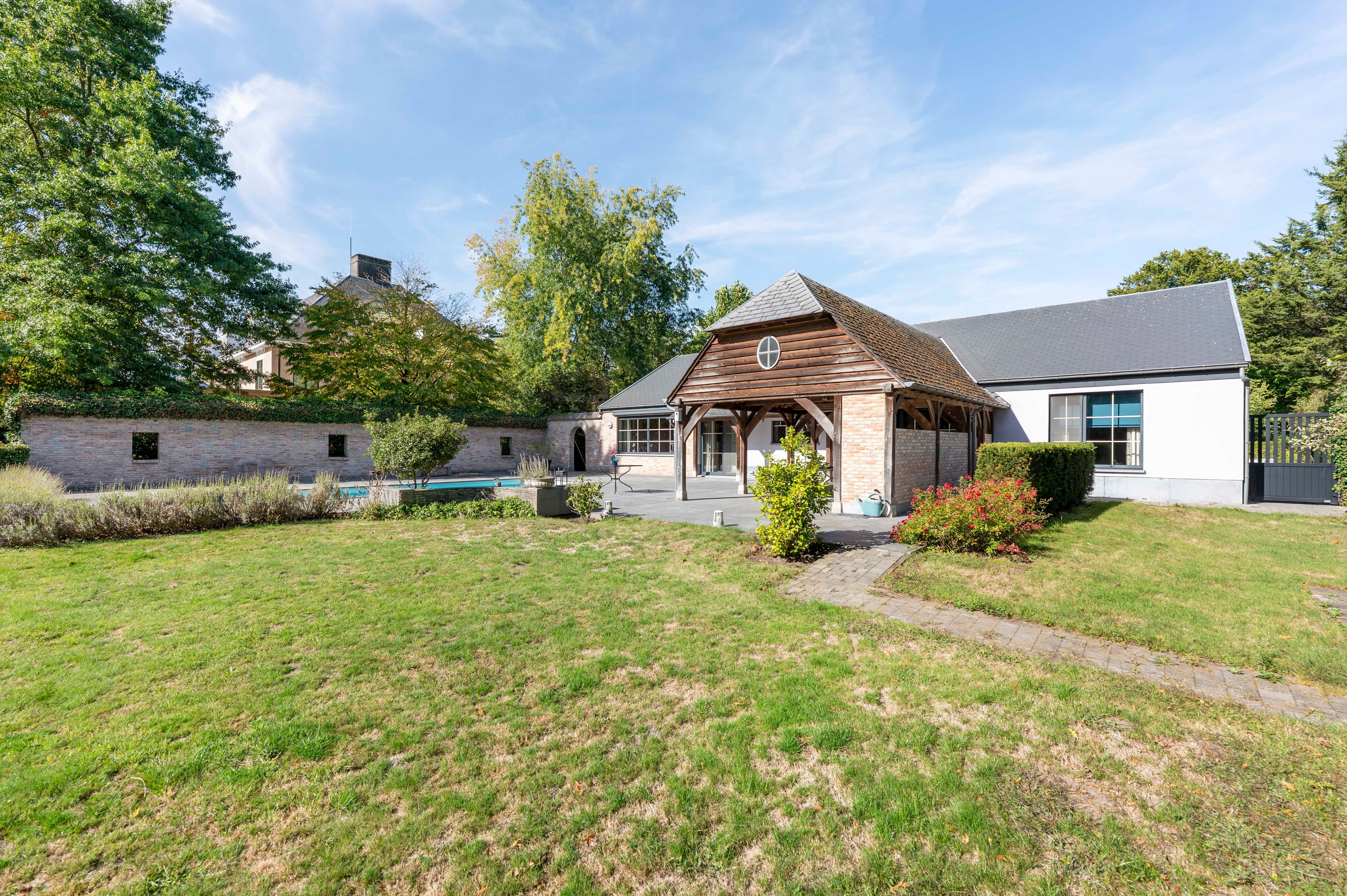 Instapklare laagbouwvilla nabij het centrum van Brasschaat. foto 24