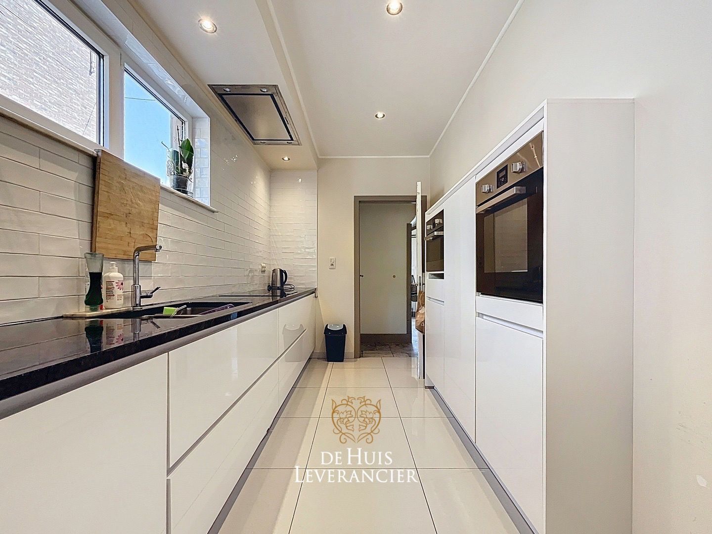 Prachtige, gerenoveerde woning met tuin en garage op toplocatie te koop in Mortsel! foto 9