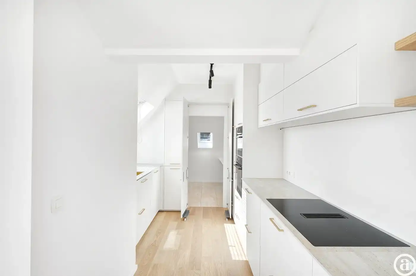 Ruim duplexappartement met 4 slaapkamers en zonneterras.  foto 16