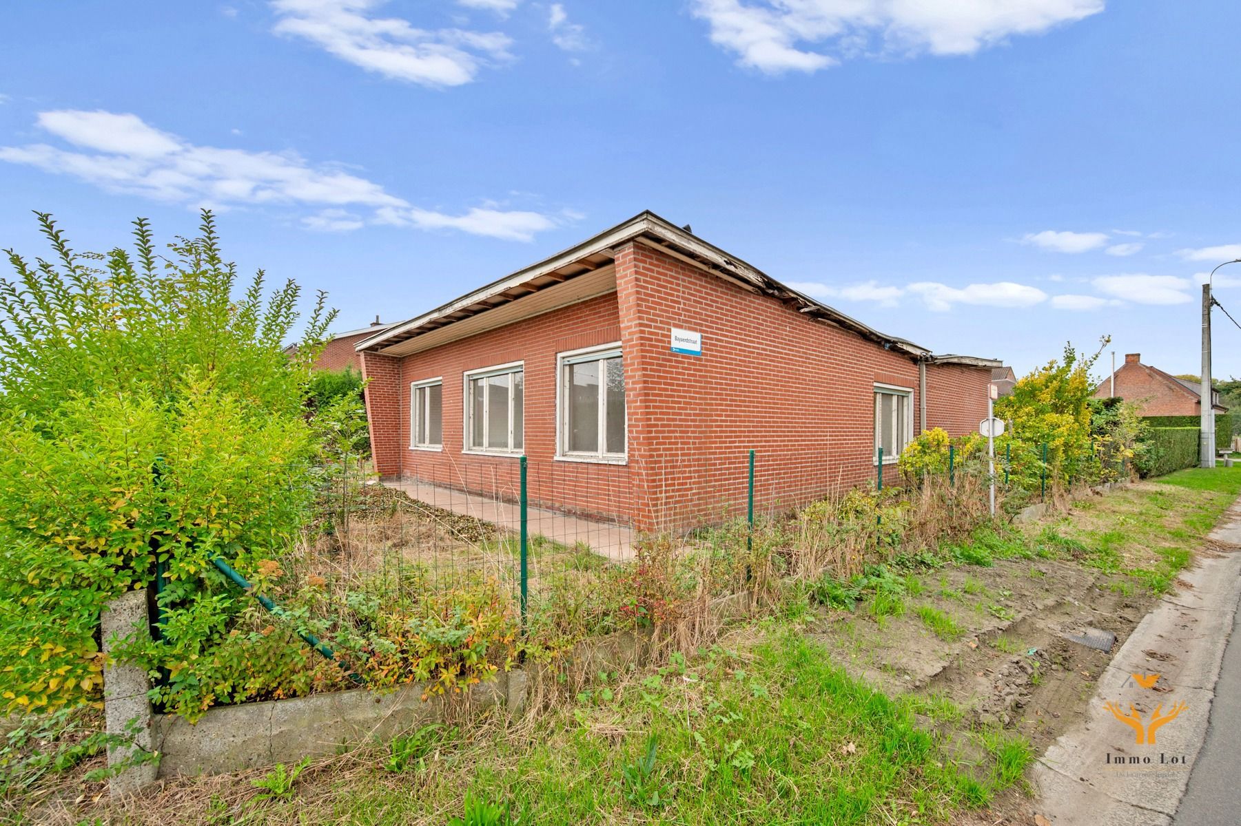 Te renoveren bungalow met grote garage nabij het Donkmeer foto 2