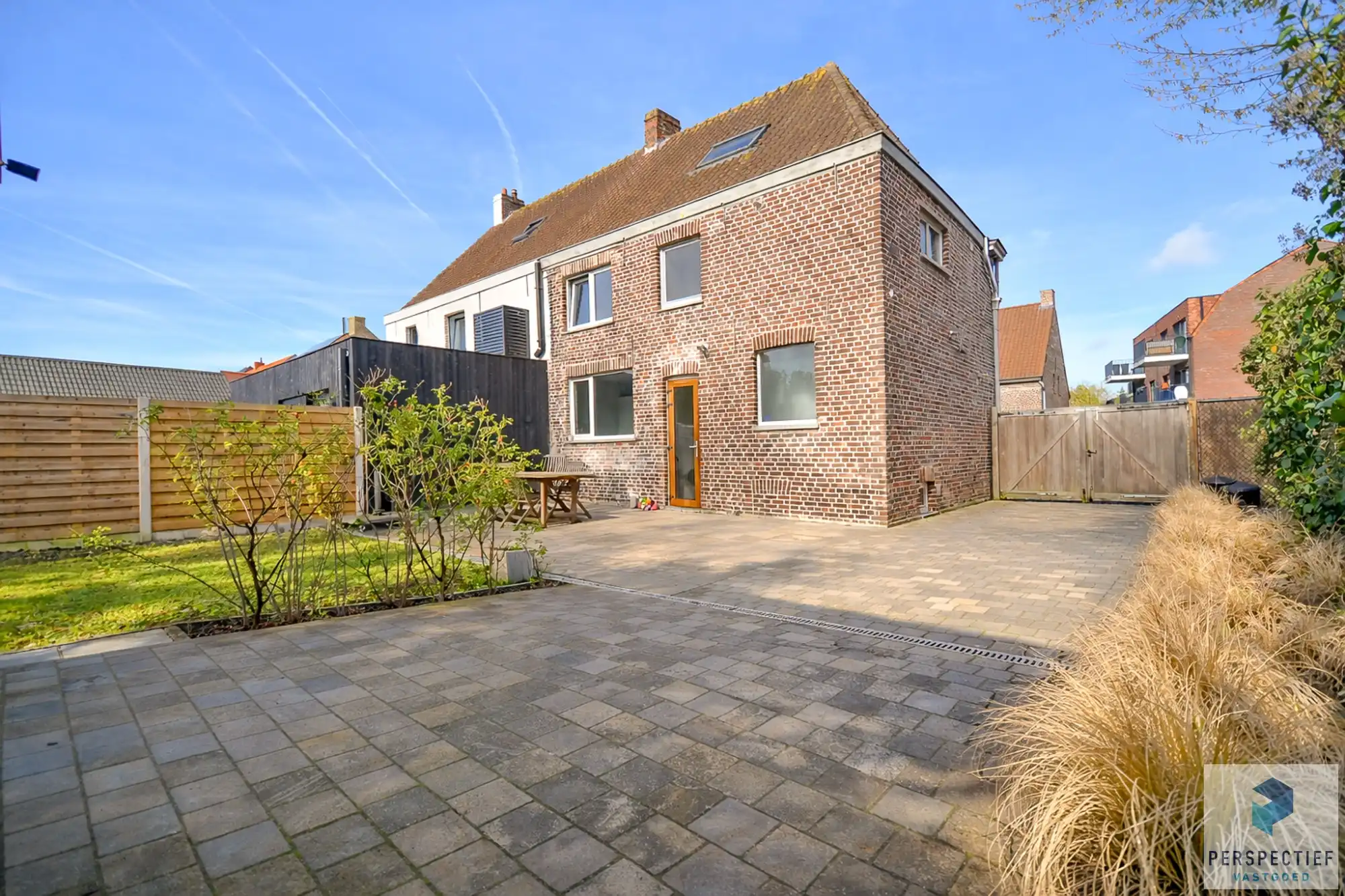 BEZOEKMOMENT VRIJDAG 20/03 VAN 15U TOT 17U |&nbsp;VERRASSEND RUIME CHARMANTE WONING met ZONGERICHTE GEZELIIGE TUIN foto 4