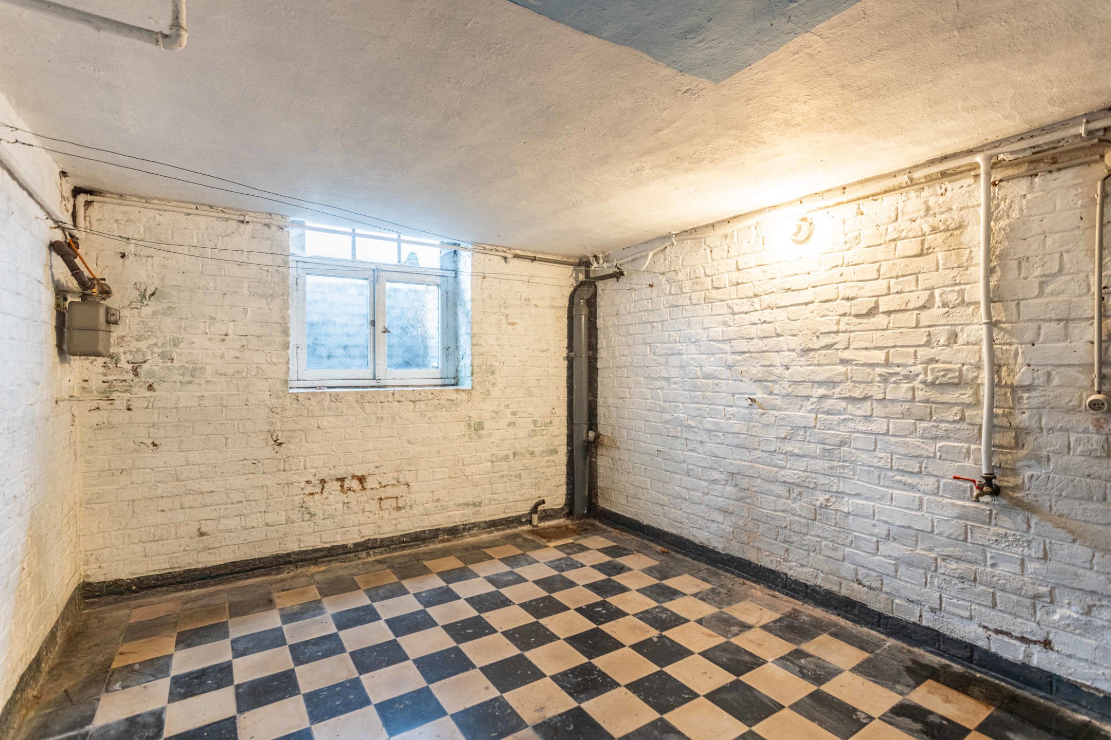 Charmante, te moderniseren stadswoning met tuintje. foto 20