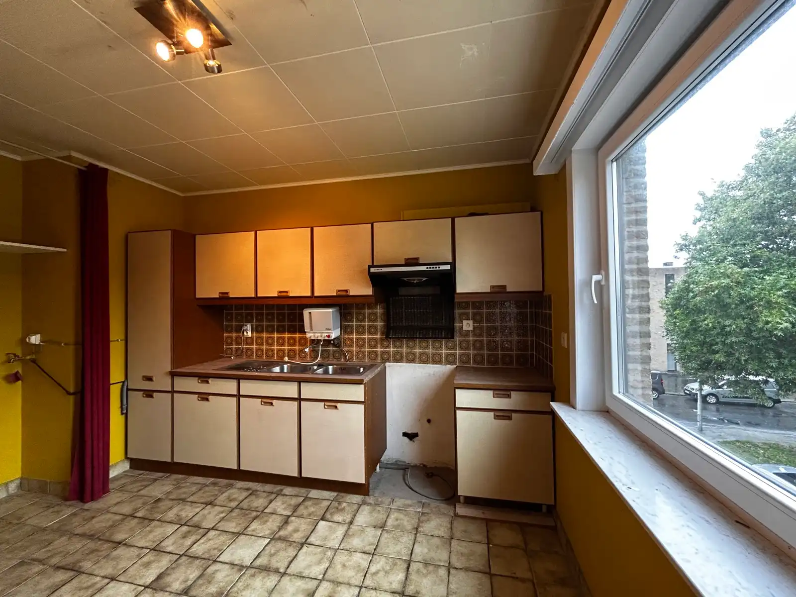 Ruime woning met 5 slpk, 2 badkamers, garage en ruime tuin foto 12