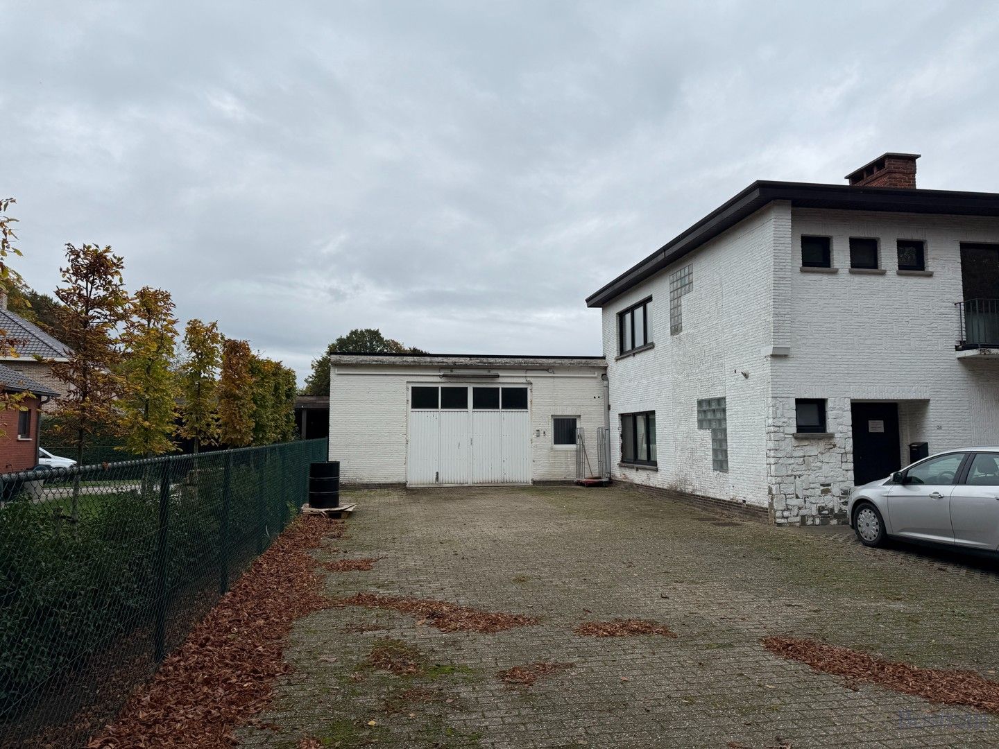 Bedrijfshal met bureauruimte (240m²) te huur in Tessenderlo foto 2