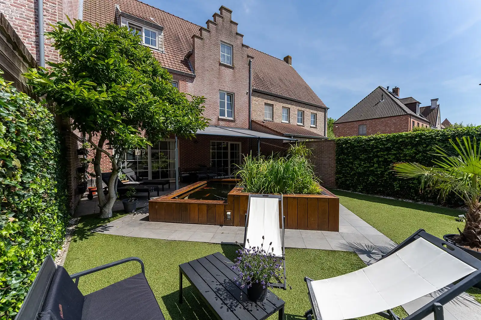 Zeer ruime gezinswoning met garage en tuin in Heulebrug foto {{pictureIndex}}