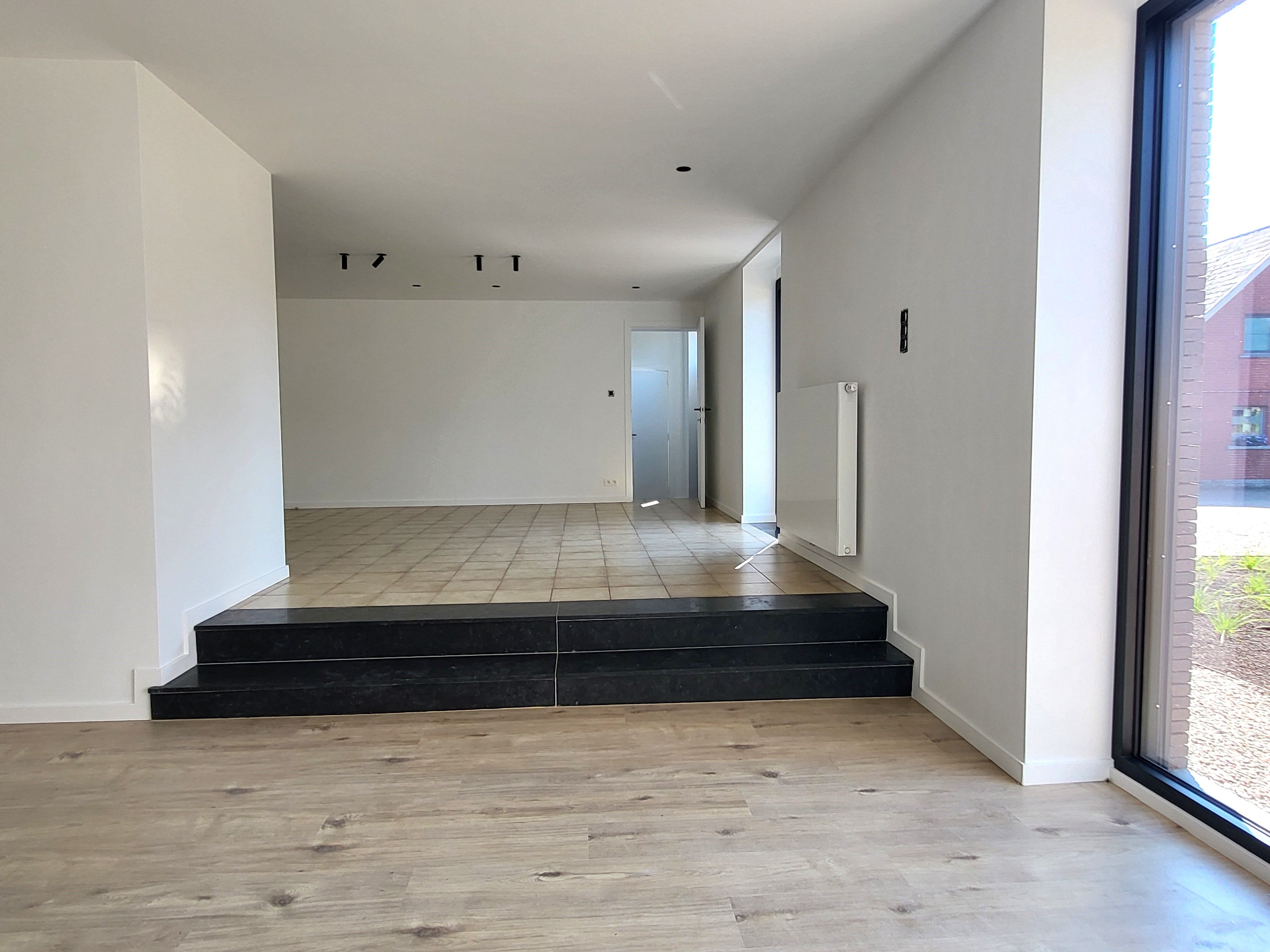 Prachtige moderne woning met bewoonbare oppervlakte van 166m² op 1209m² met zonnige tuin en garage.  foto 12