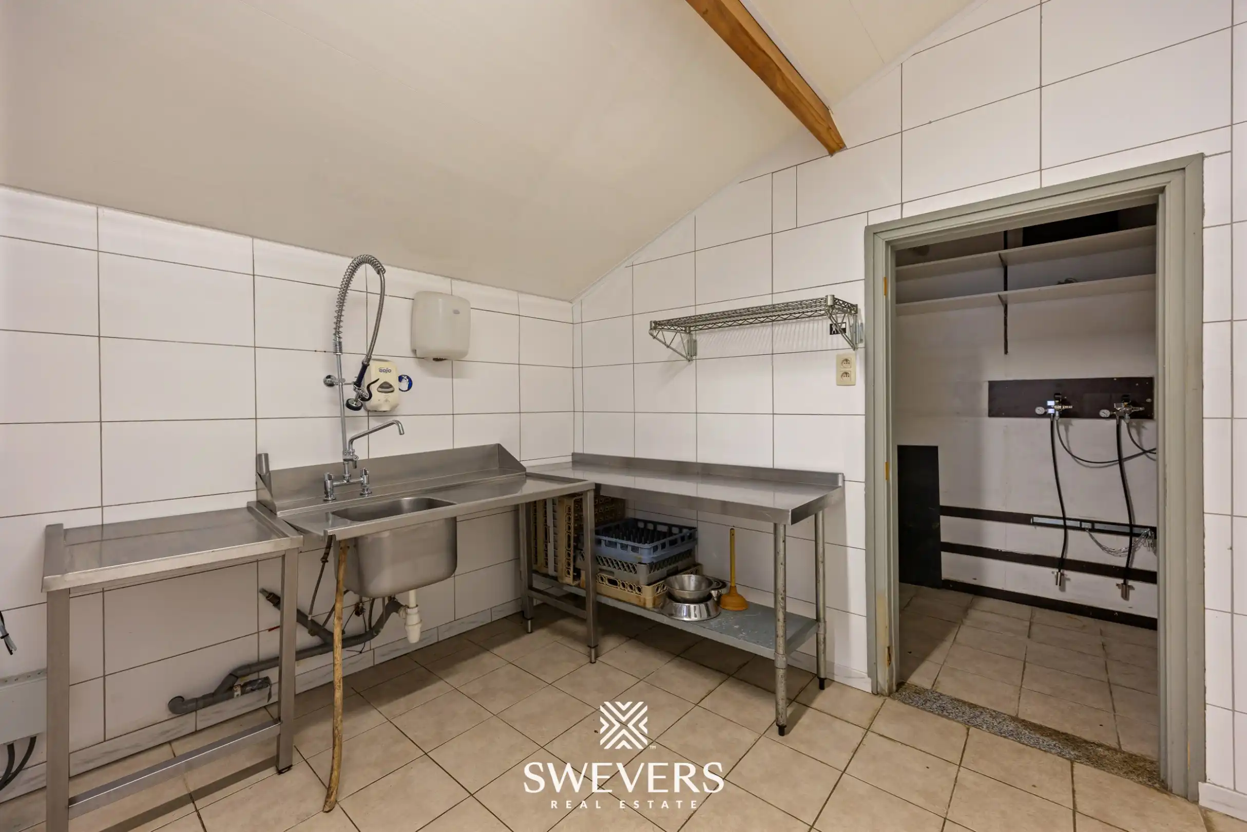 Absolute buitenkans in gekende horecazaak foto 12