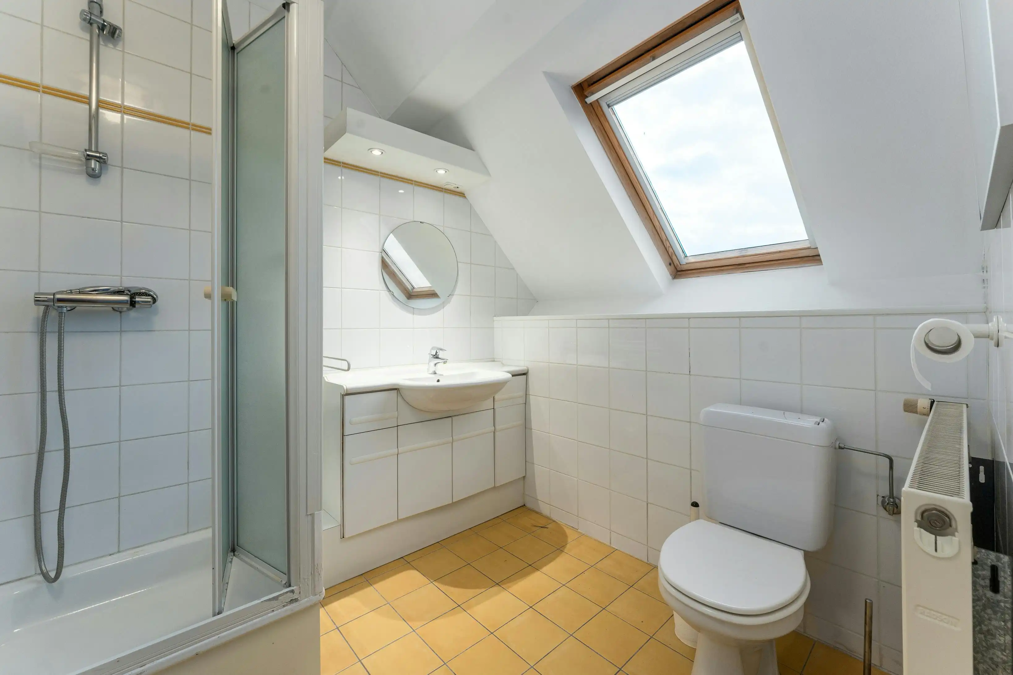 Ruime woning met handelsgelijkvloers en appartement in het centrum van Veurne. foto 19