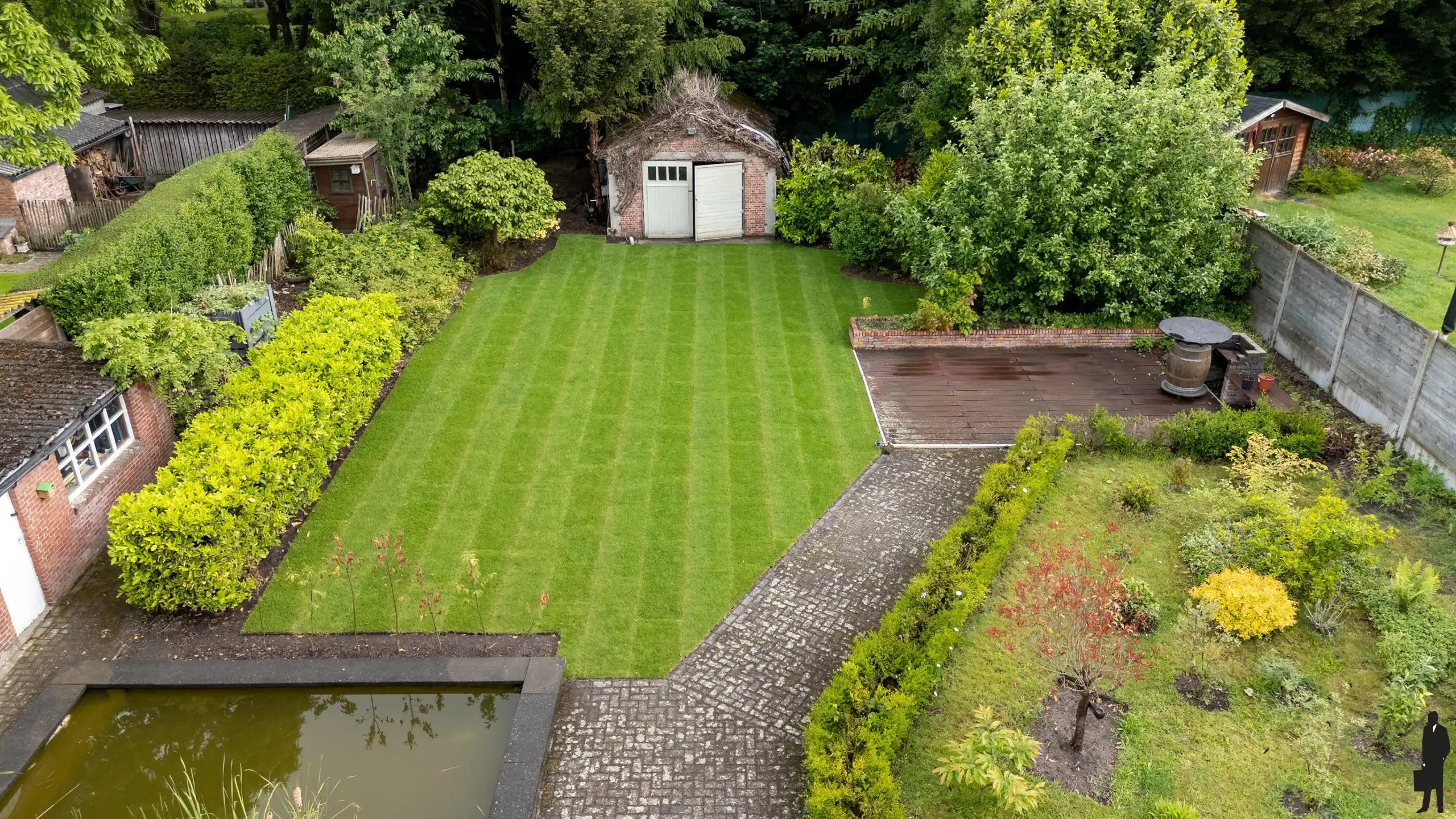 Charmante, zeer ruime, gerenoveerde ingenieursvilla in groen foto 24
