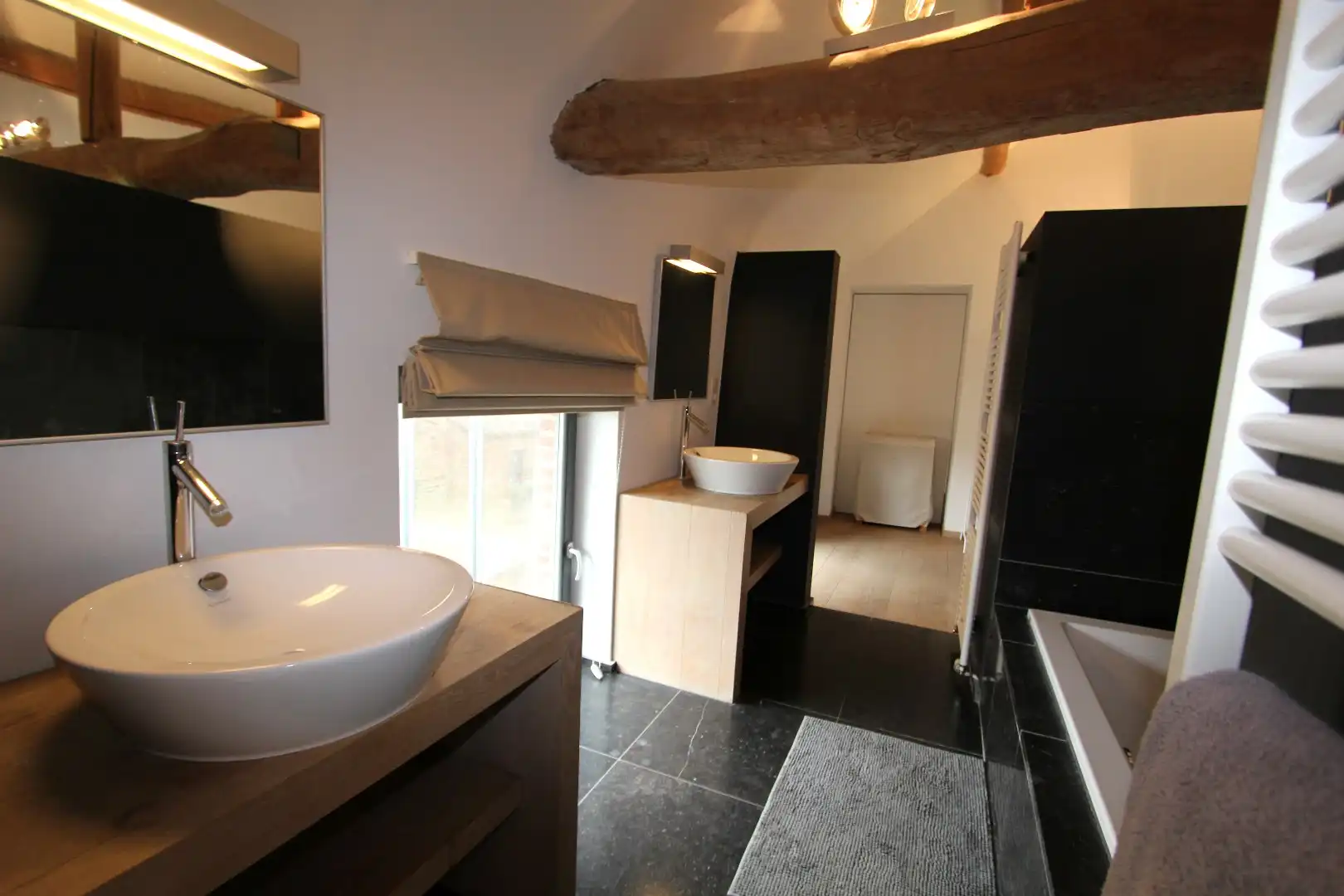 RUIME WONING VAN 390 m² MET GROTE TUIN EN ZWEMBAD foto 19