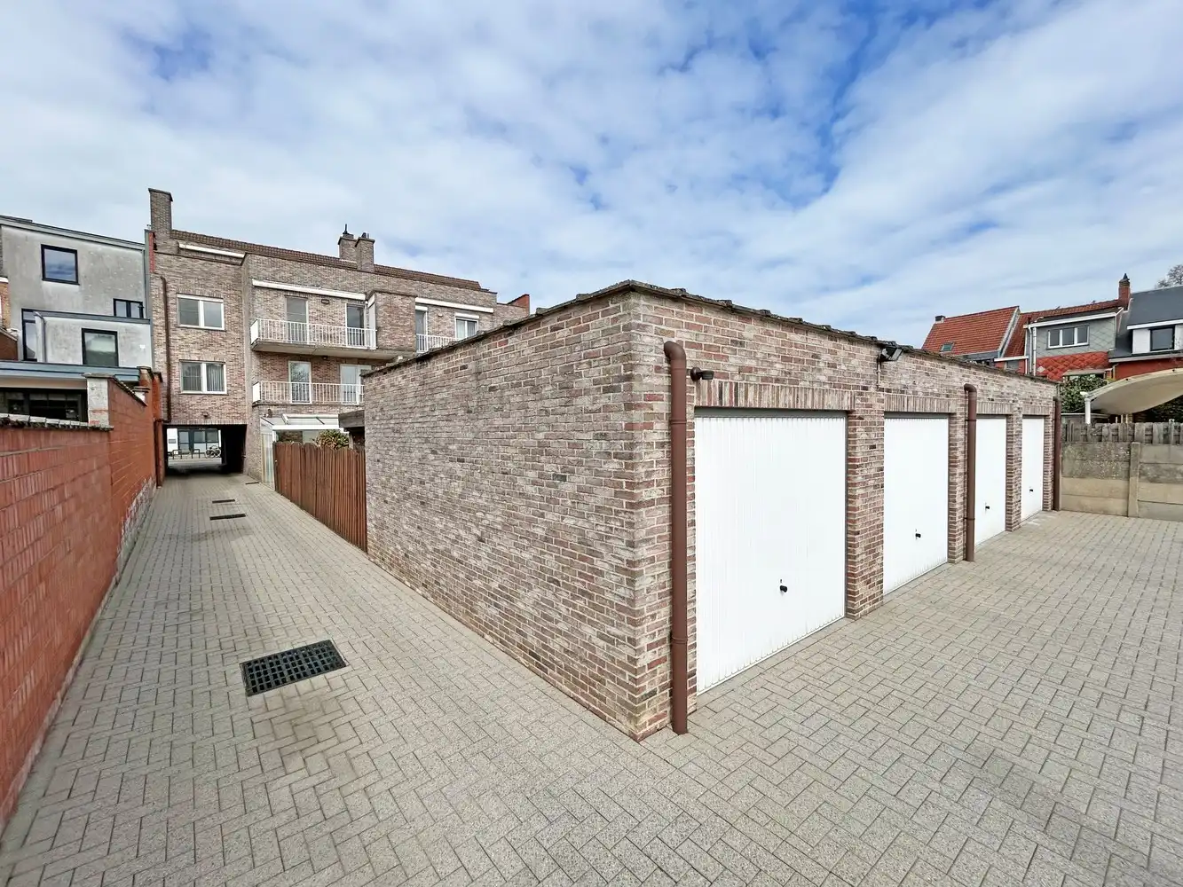 Instapklaar drie slaapkamer appartement met terras in Wijnegem foto 12