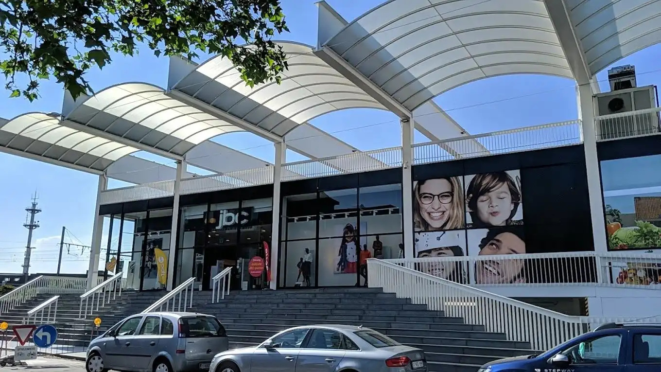 MODERN COMMERCIEEL GEBOUW NABIJ ACTION & KRËFEL foto 5