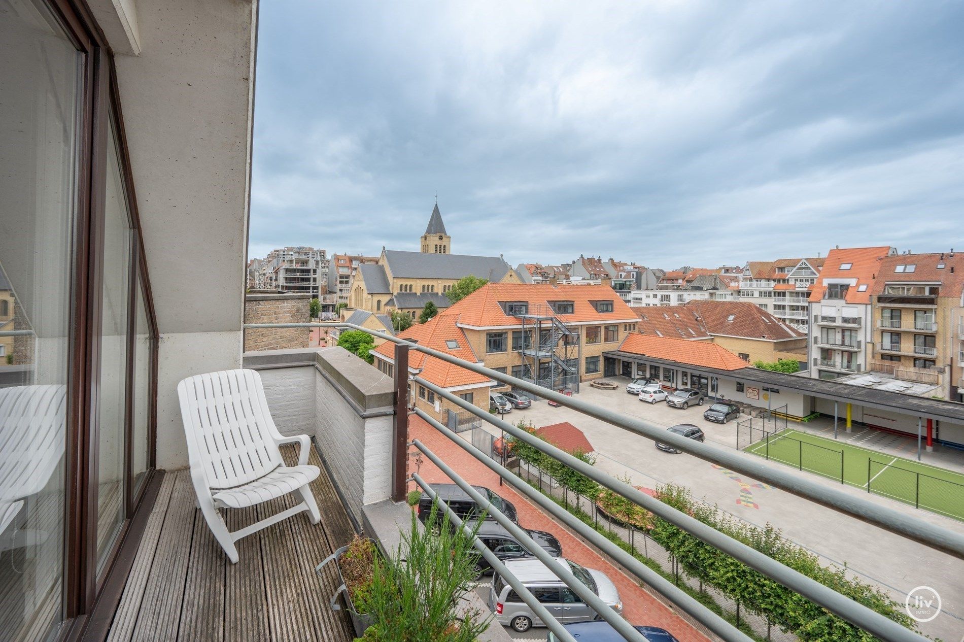 OPENDEURDAG 26/10 tussen 14 u en 16 u : Lichtrijk zuidgerichte duplex met 3 slaapkamers en een open zicht op enkele meters van het strand en de winkelstraten.  foto 6