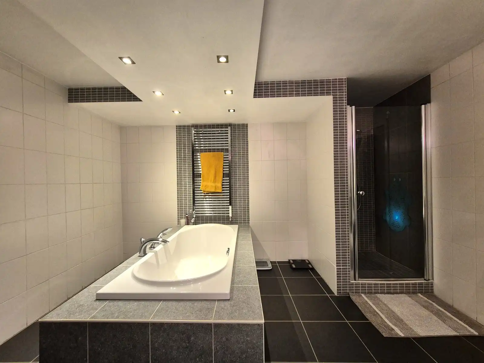Ruime woning met energetische upgrades op praktische ligging foto 11