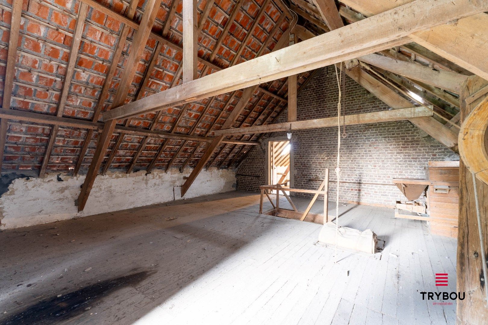 Authentieke hoeve met bijgebouwen op ruim perceel foto 18