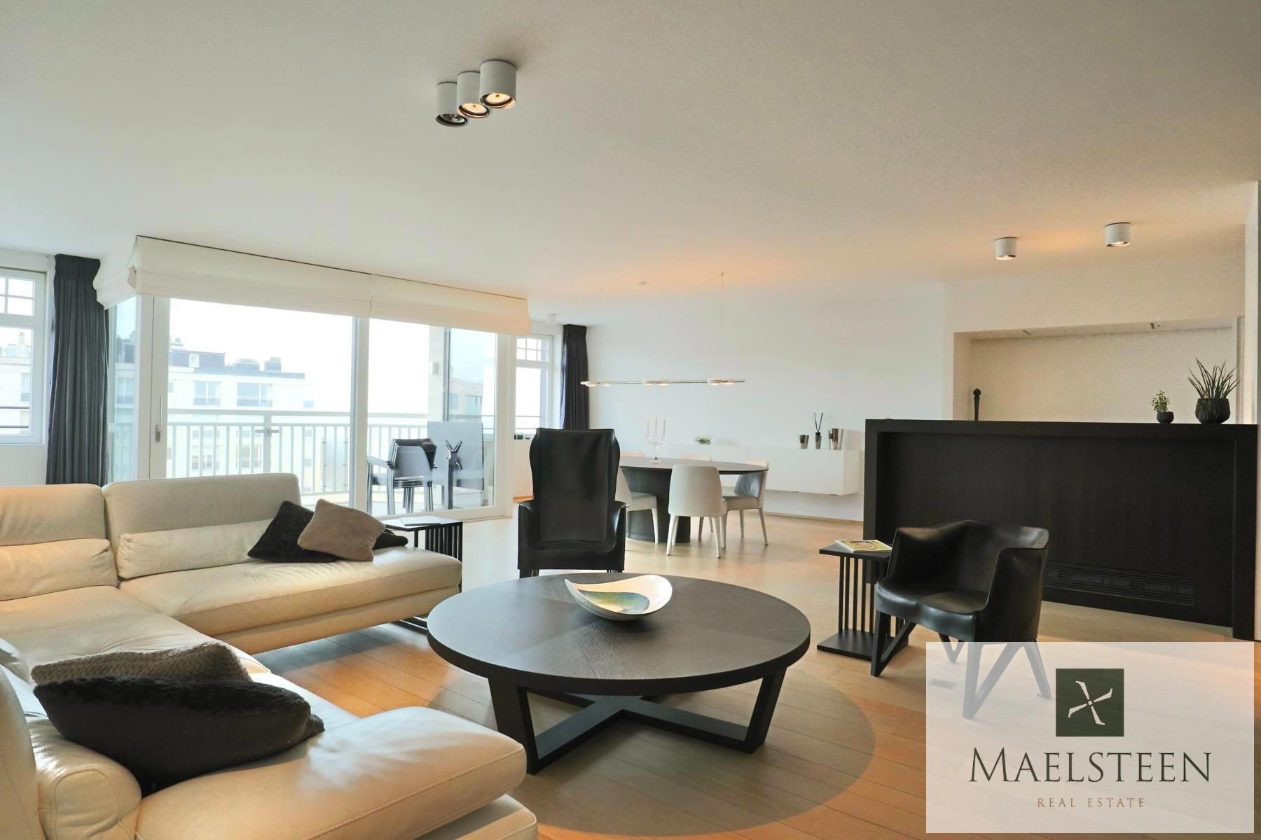 Prachtig appartement op zeer gegeerde ligging in Het Zoute foto {{pictureIndex}}