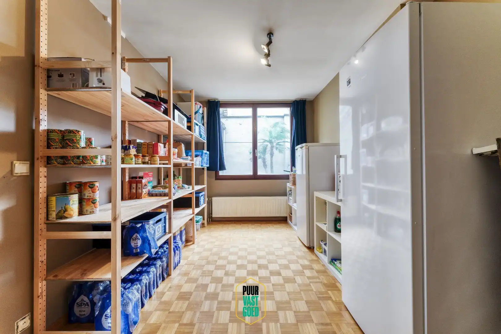 Handelsruimte met achteruitgang en 2 appartementen! foto 17