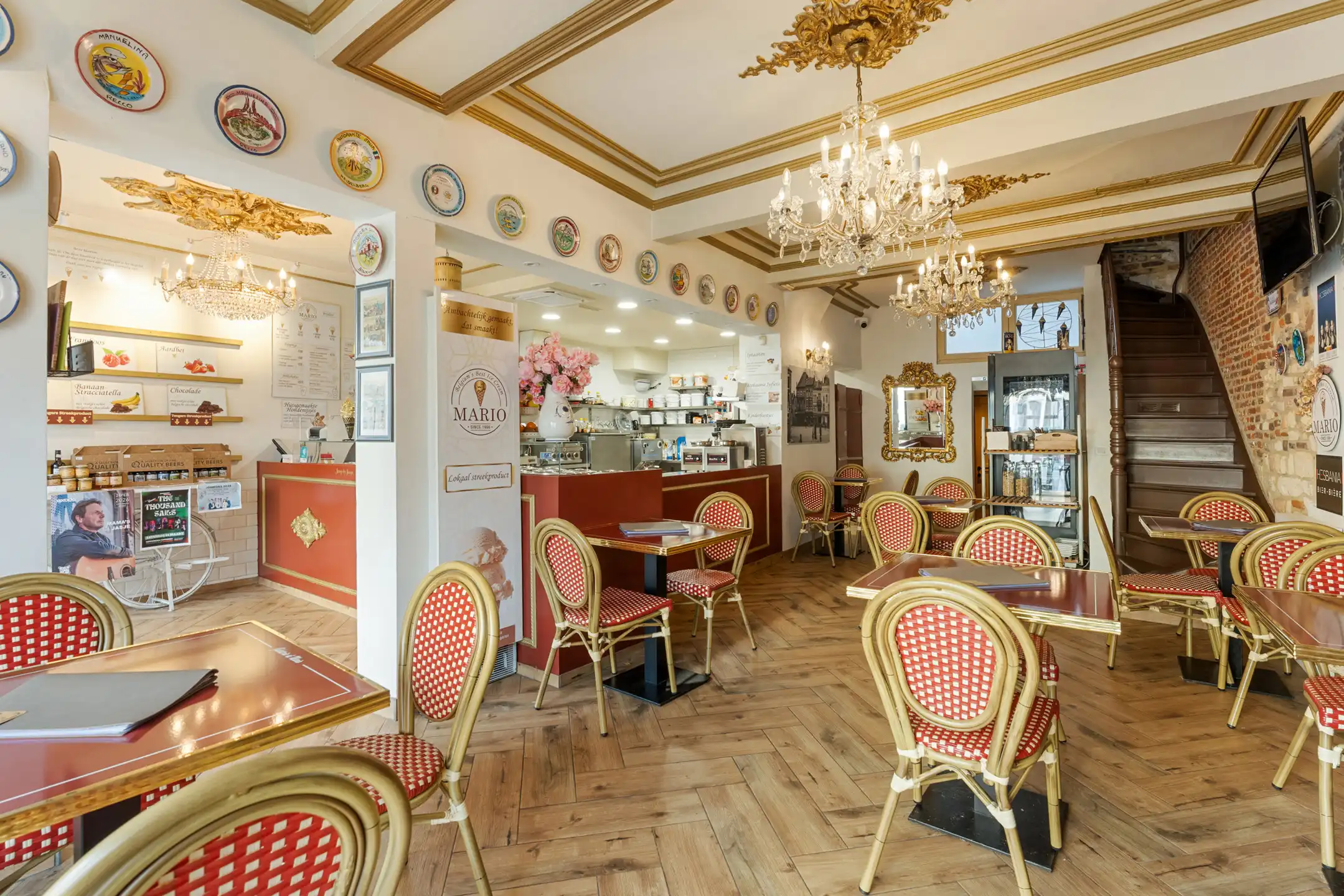 Karaktervol handelspand met gerenommeerd ijssalon en B&B foto {{pictureIndex}}