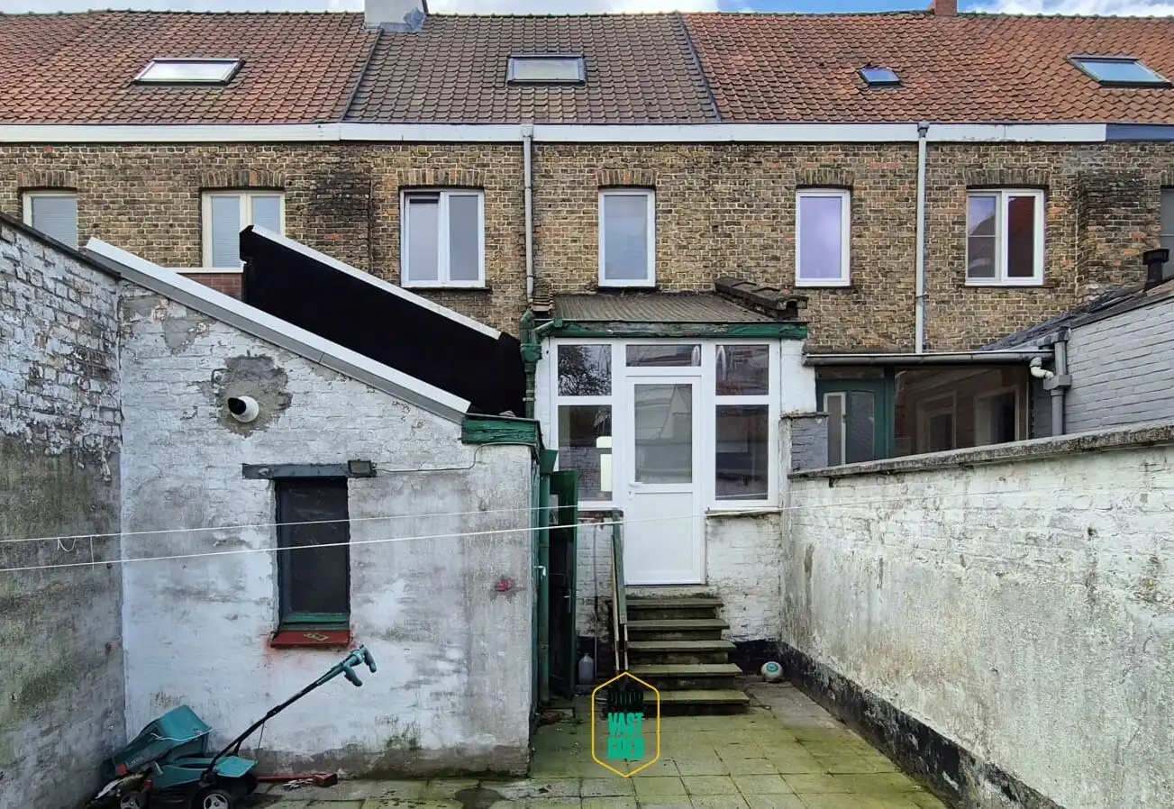 Welgelegen vlakbij Visartpark: grondig op te knappen huis met leuke tuin foto 2