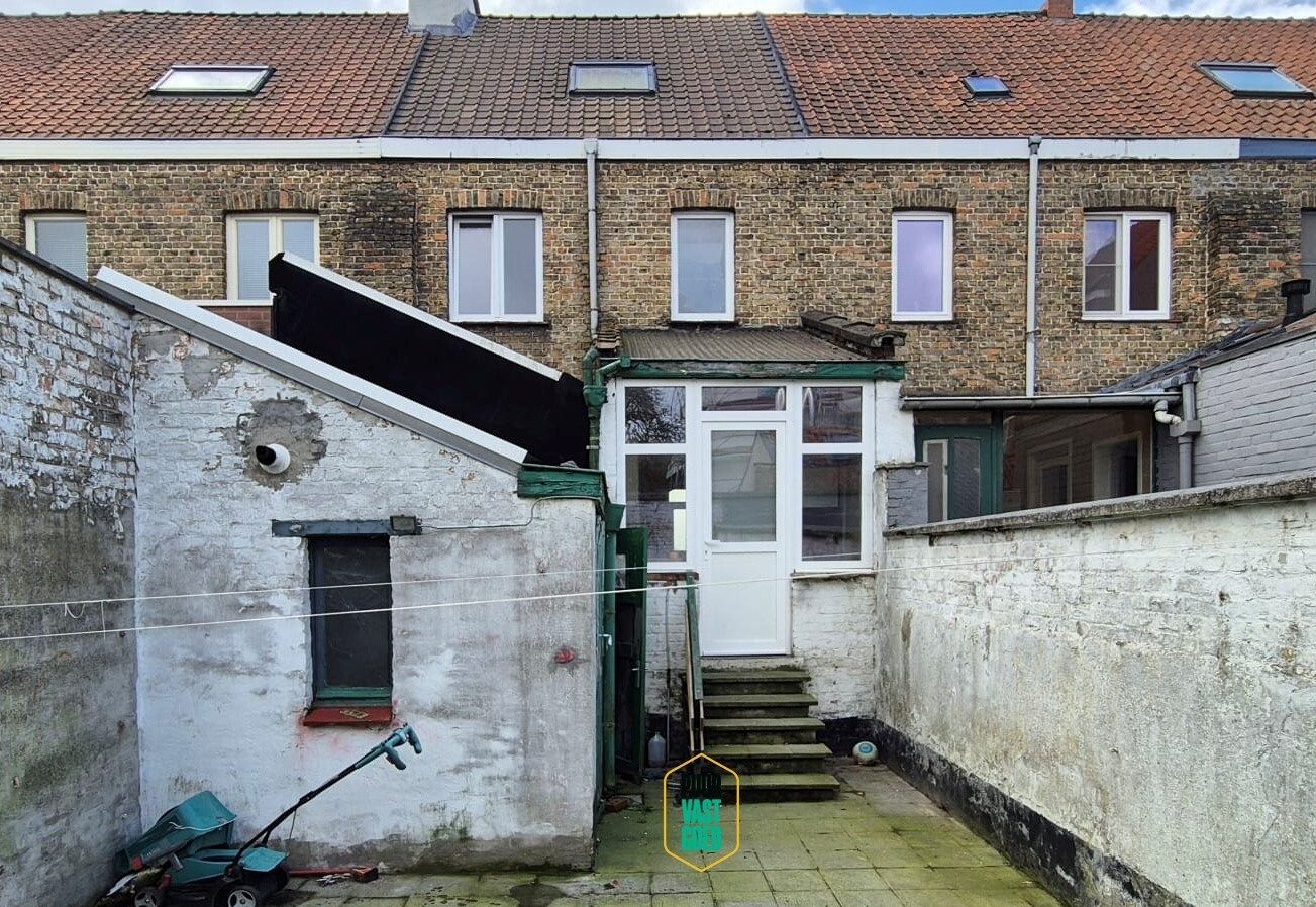 Welgelegen vlakbij Visartpark: grondig op te knappen huis met leuke tuin foto 2