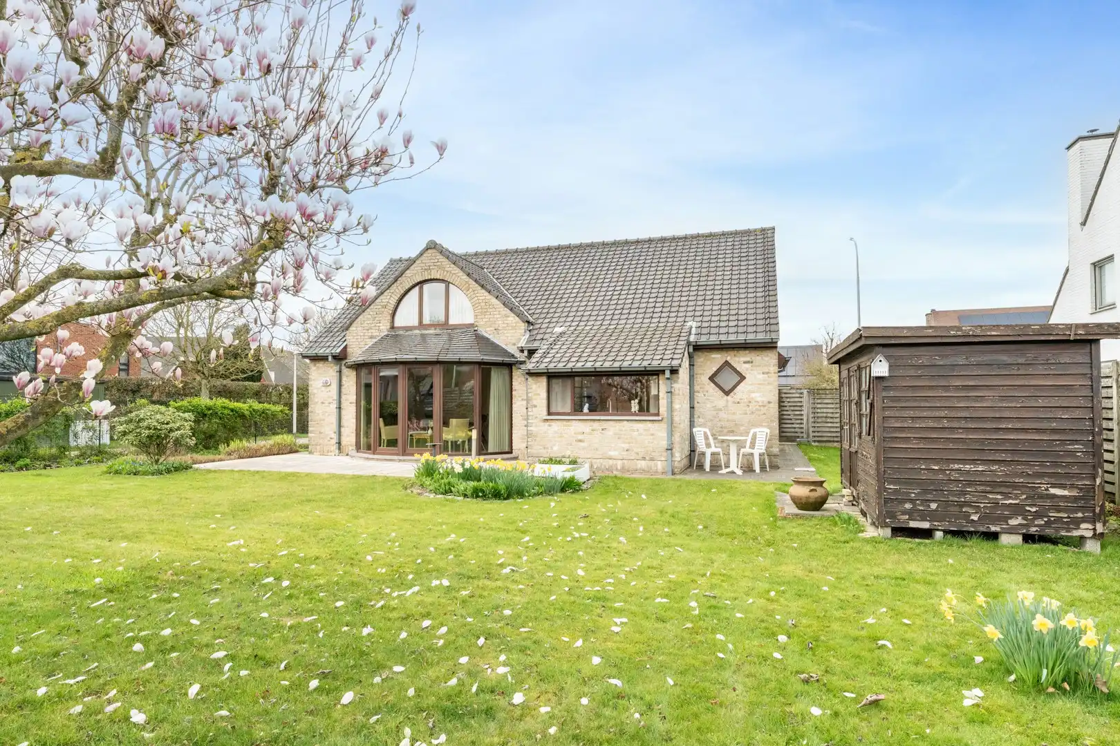 Vrijstaande woning met zonnige tuin en veel potentieel in rustige straat te Wevelgem foto 2