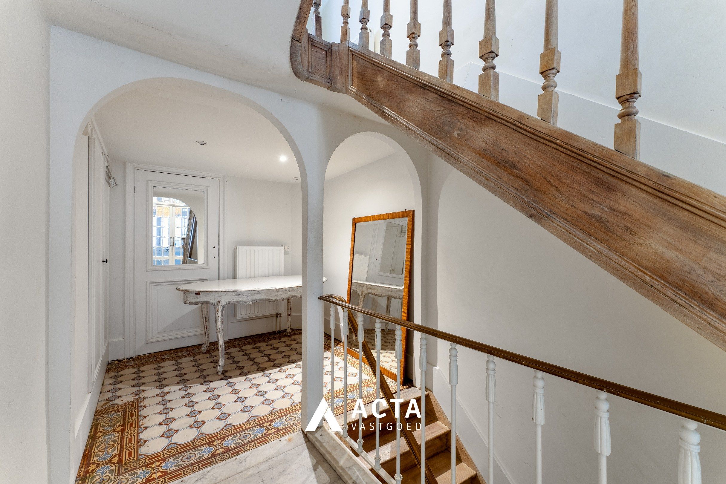 Gerenoveerde herenwoning met vijf slaapkamers in het centrum van Oostende foto 9