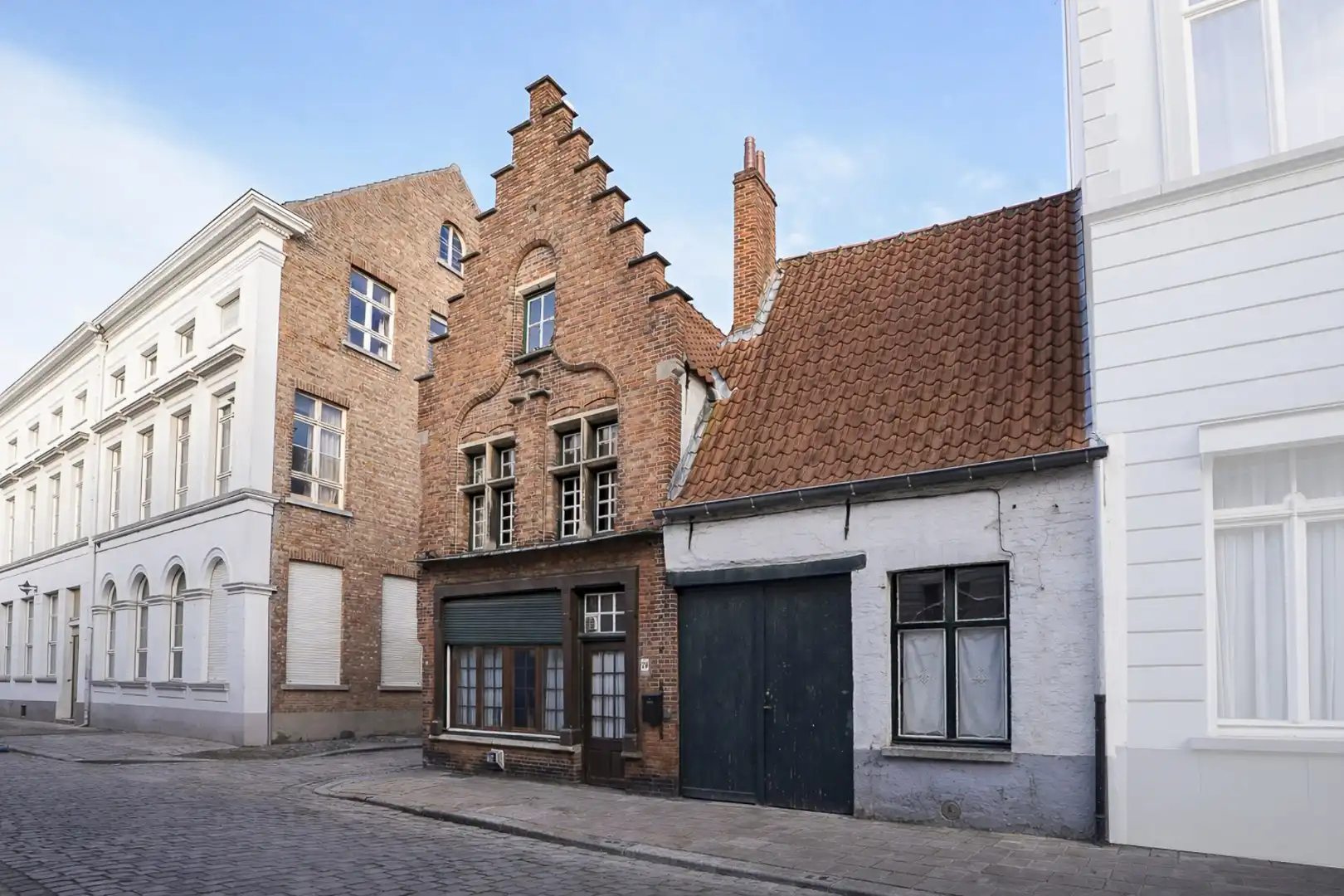 Hoofdfoto van de publicatie: Karaktervolle hoekwoning op topligging in hartje Brugge