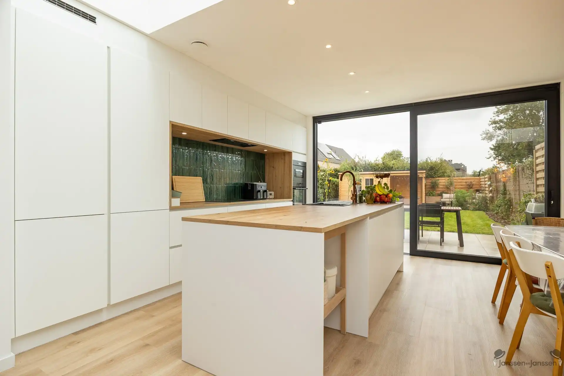 Instapklare, energiezuinige & volledig vernieuwde rijwoning foto 7