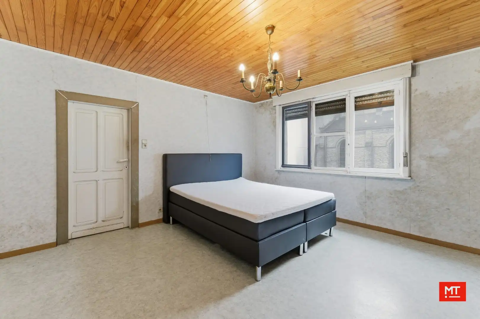 Bijzonder ruim gebouw met magazijn in de dorpskern van Zandvoorde (Zonnebeke) foto 14