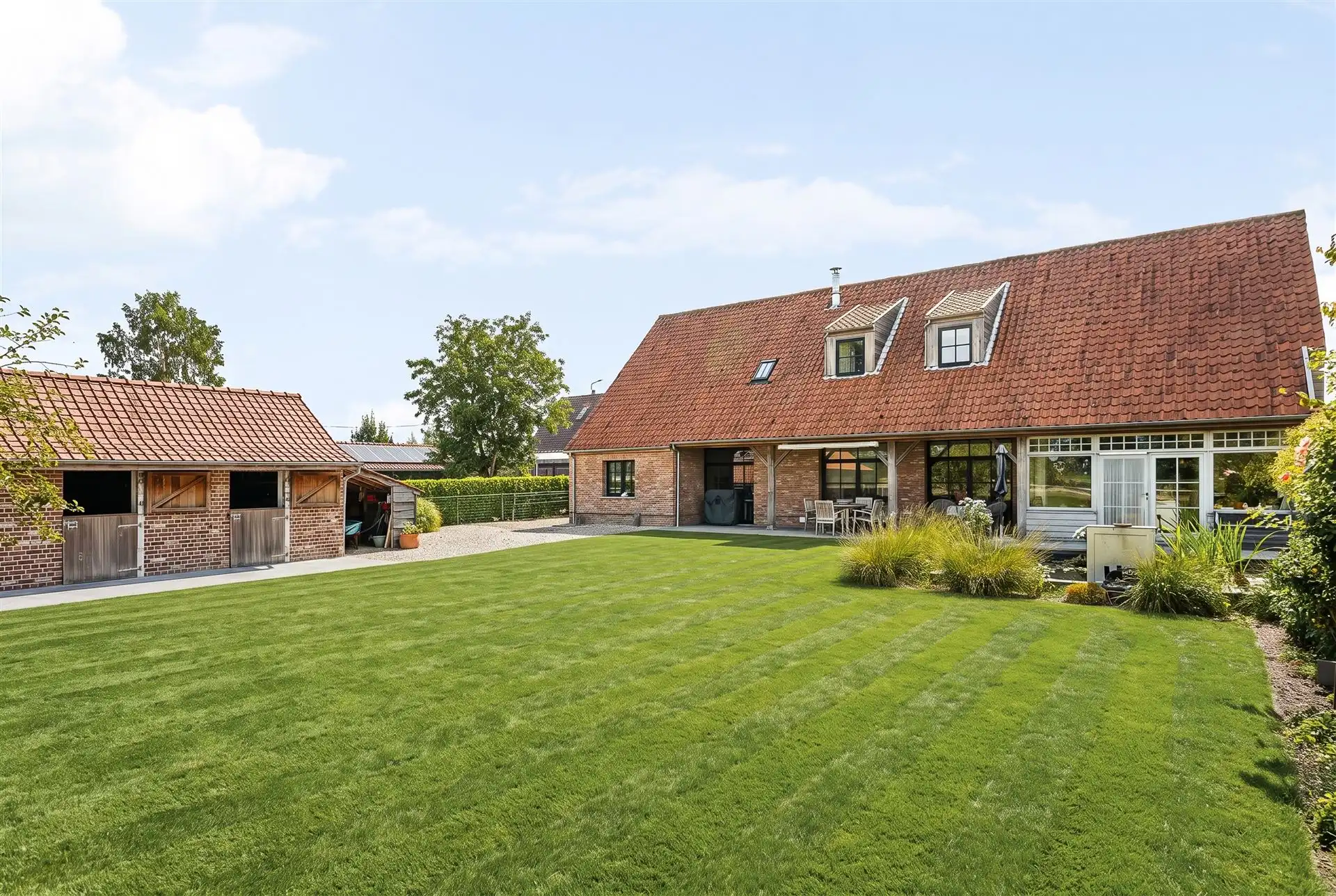 Prachtige klassewoning met paardenaccomodatie foto 3