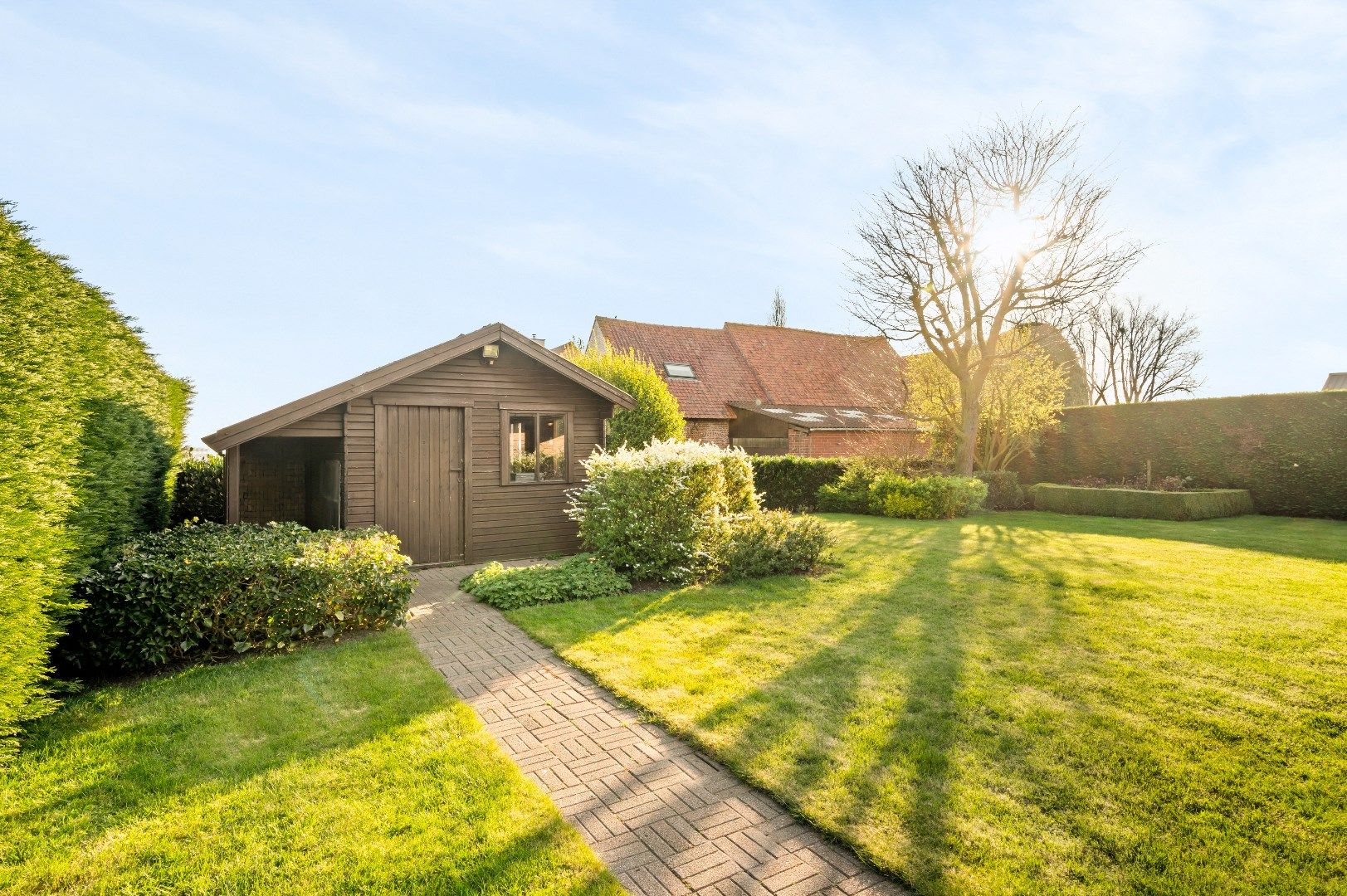 Riante villa met 3 slaapkamers, tuin en ruime garage. foto 23