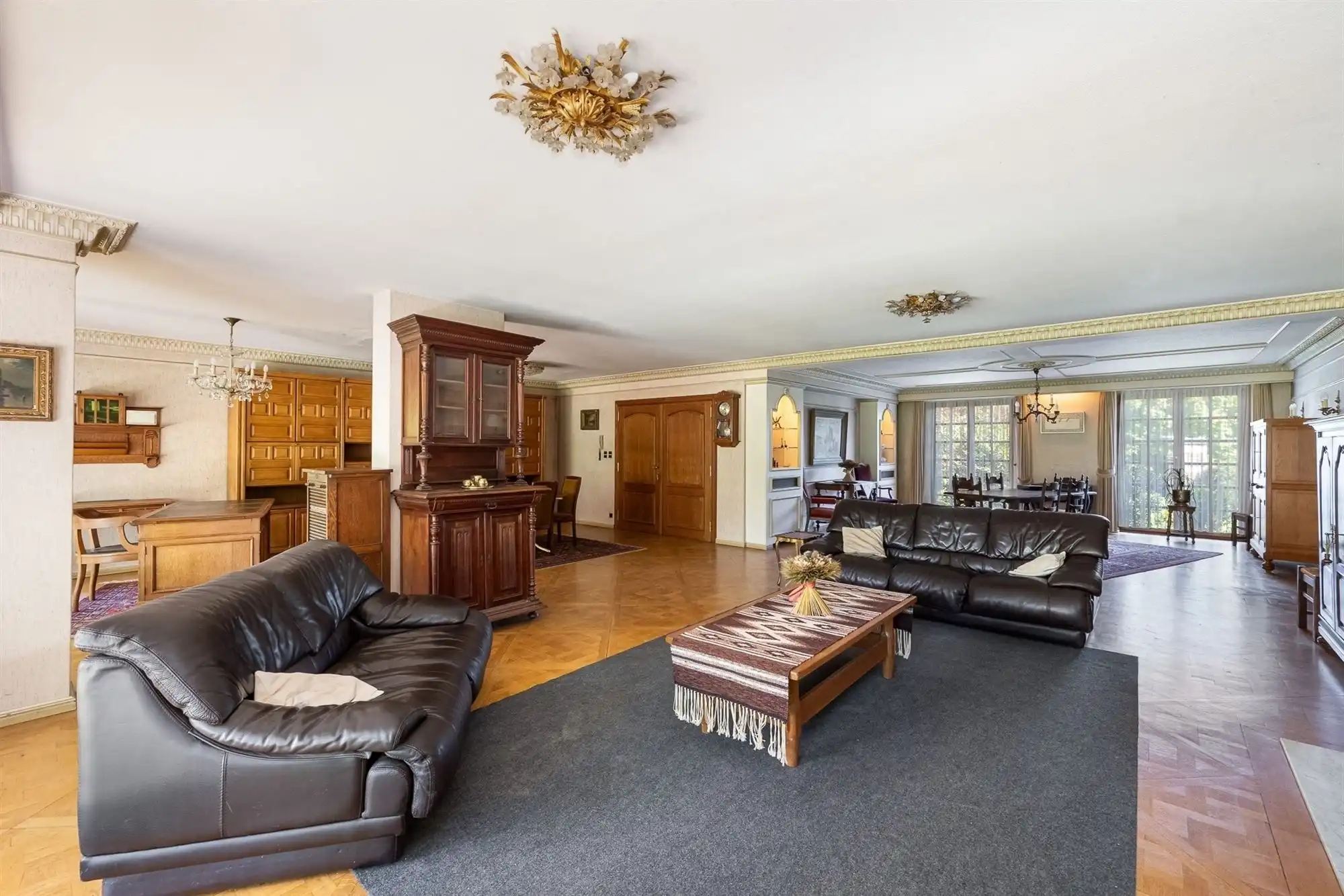 Villa met bijgebouwen op prachtig perceel foto 11