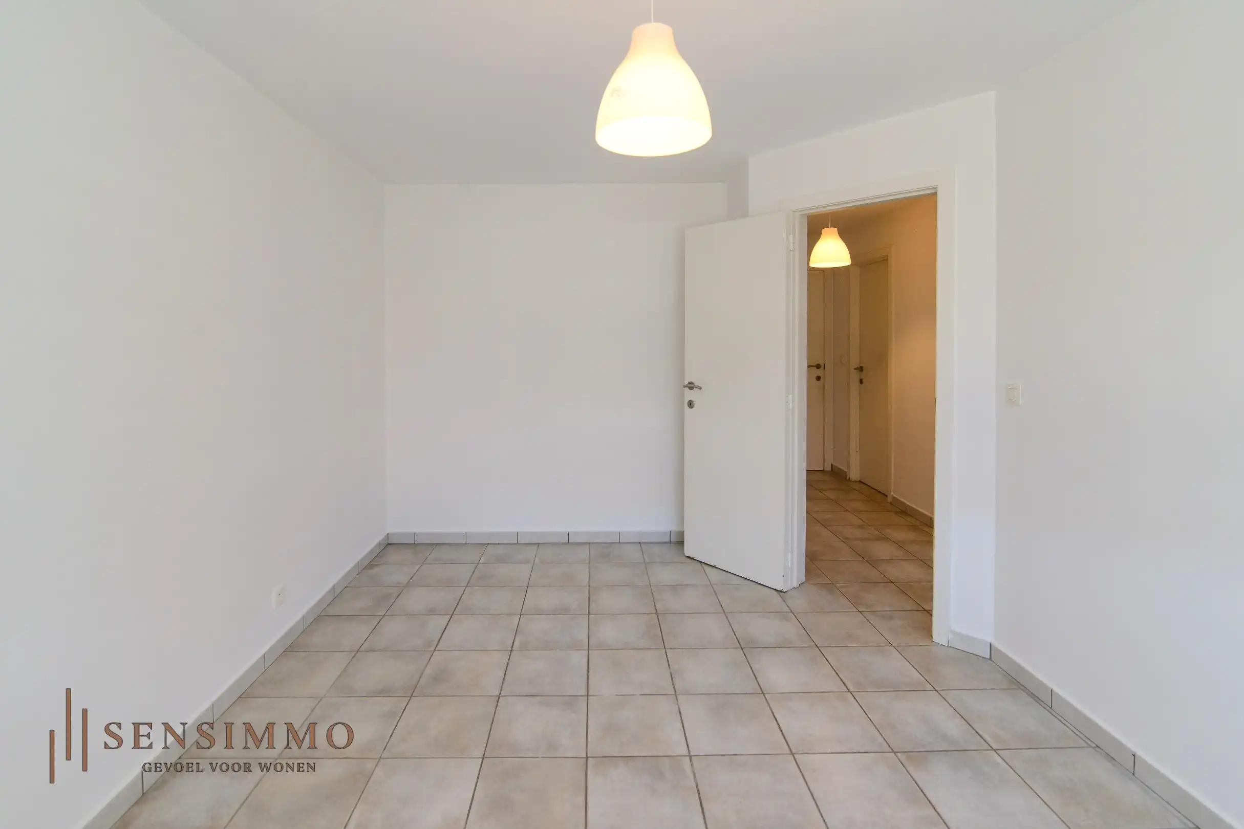 Instapklaar gelijkvloers appartement met 2 slpk foto 13