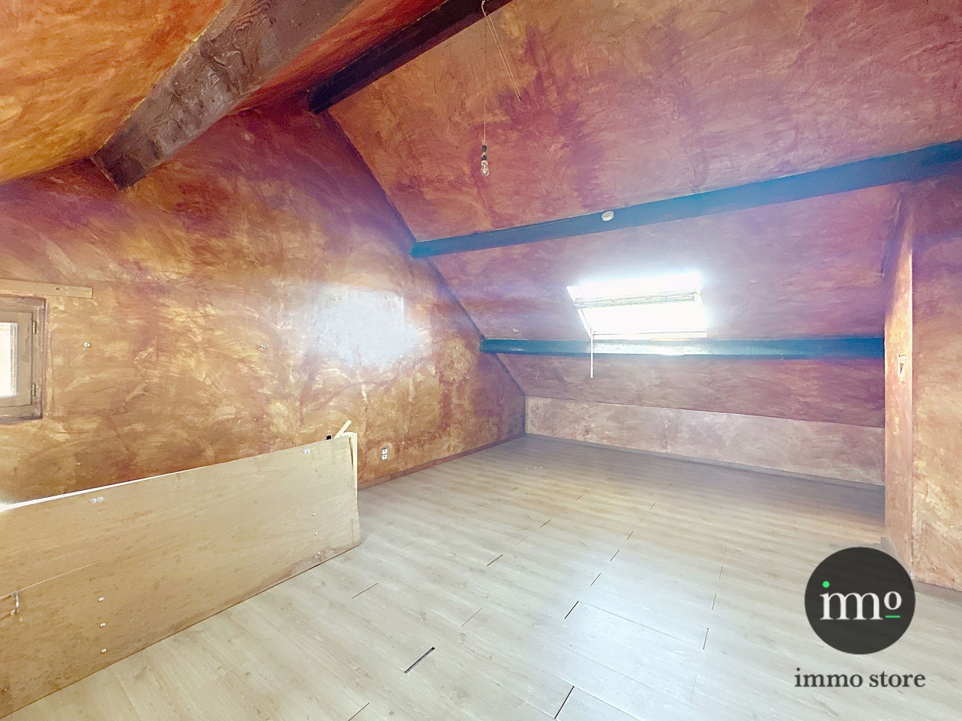 Deels te renoveren 3-gevel met mooie tuin en garage. foto 16