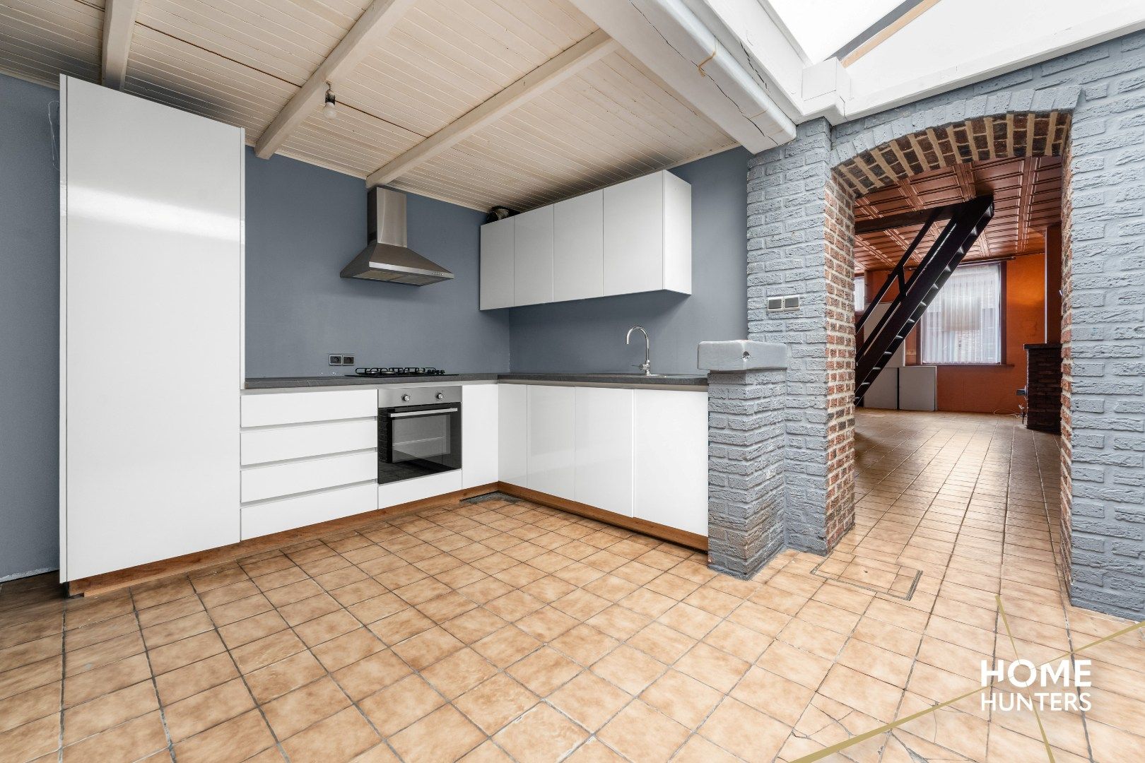 Charmante te renoveren rijwoning met 3 slaapkamers en diepe tuin op centrale ligging in Menen foto 9