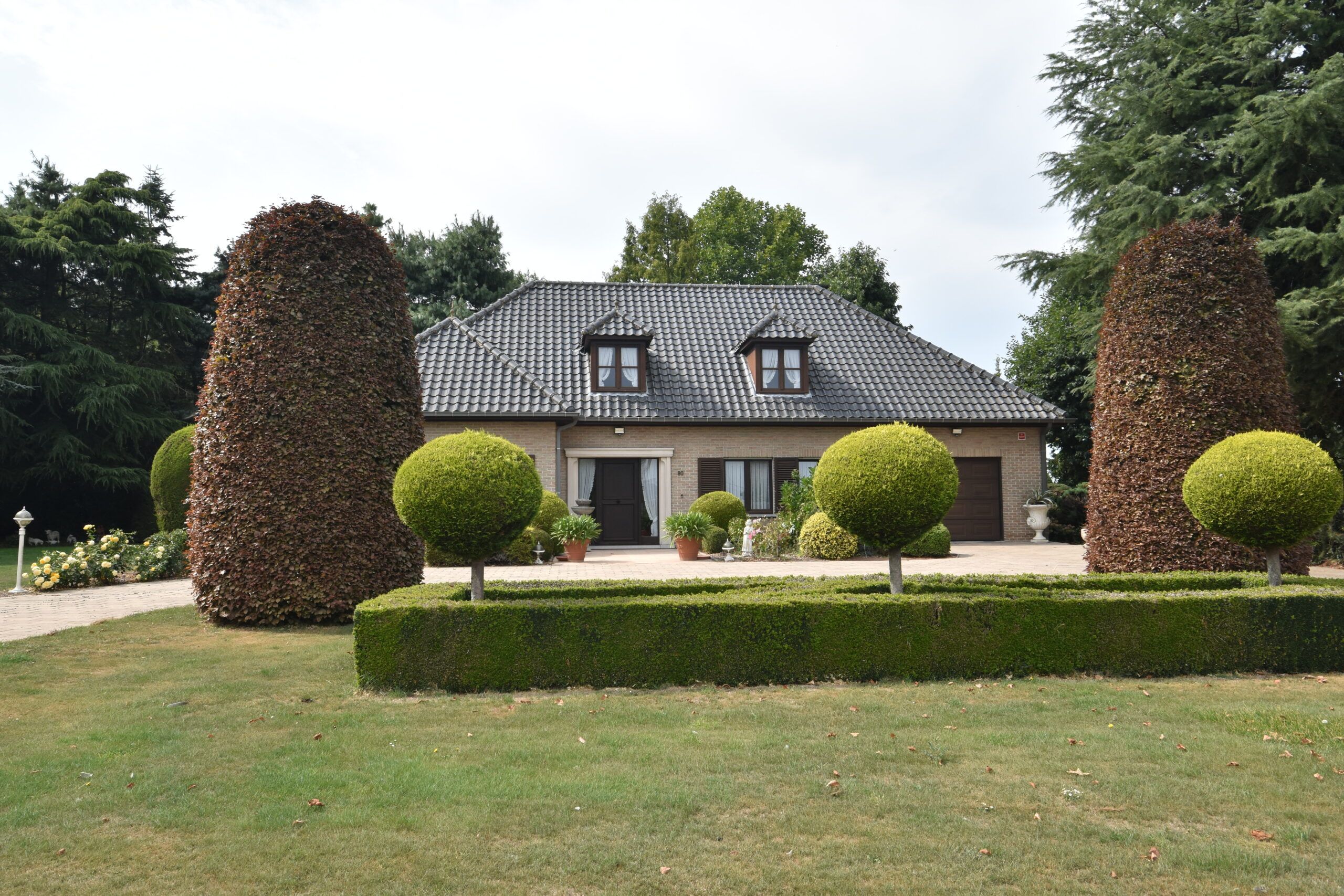 Ruim landhuis met prachtige tuin in rustige straat in Nieuwkerken foto 2