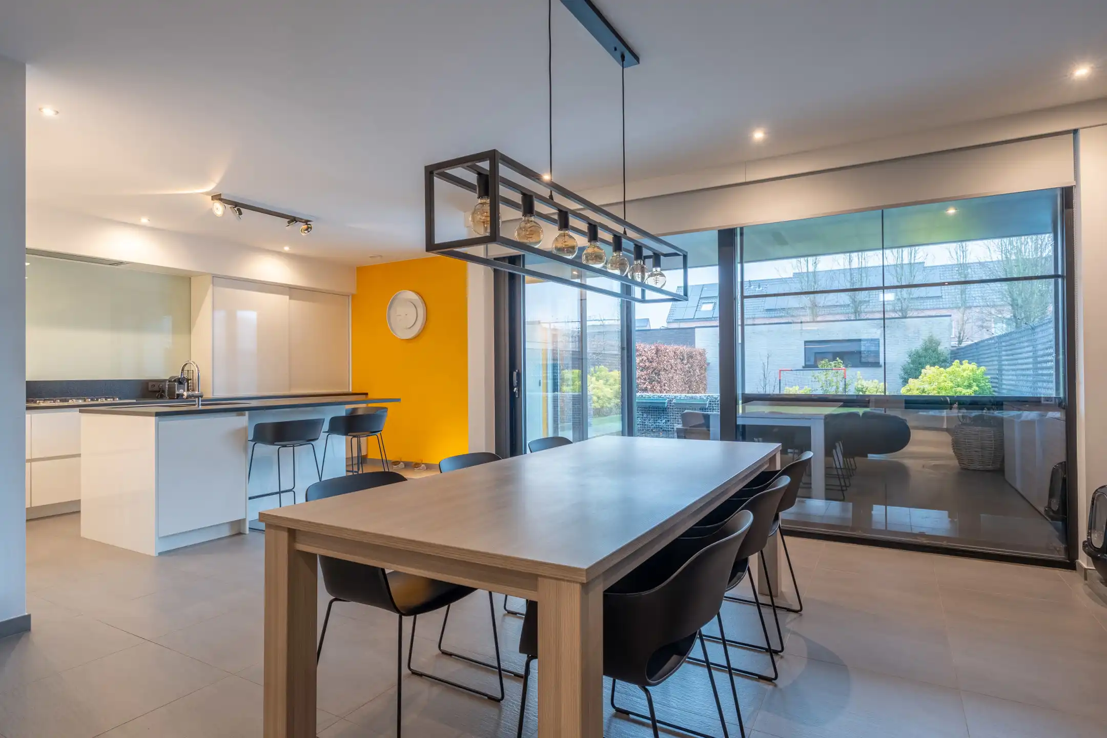 Ruime moderne woning met garage en tuin nabij het centrum van Turnhout. foto 10