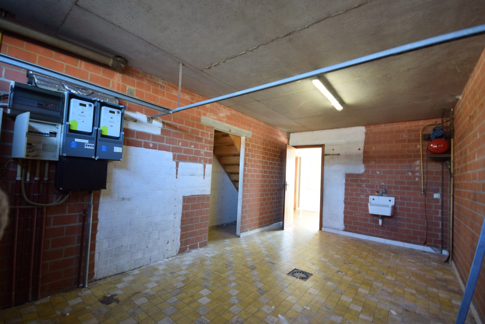 HALFOPEN BEBOUWING MET POTENTIEEL foto 14