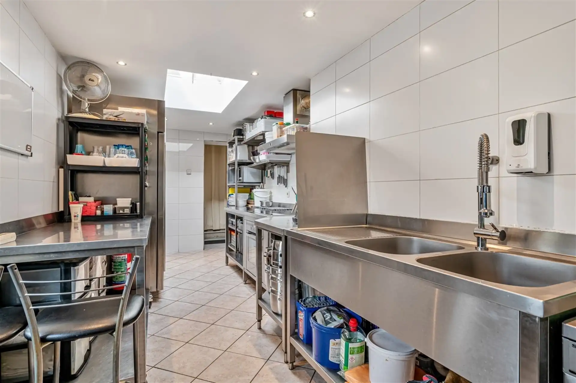 Gebouw voor gemengd gebruik in de Aalsterse stadsrand foto 3