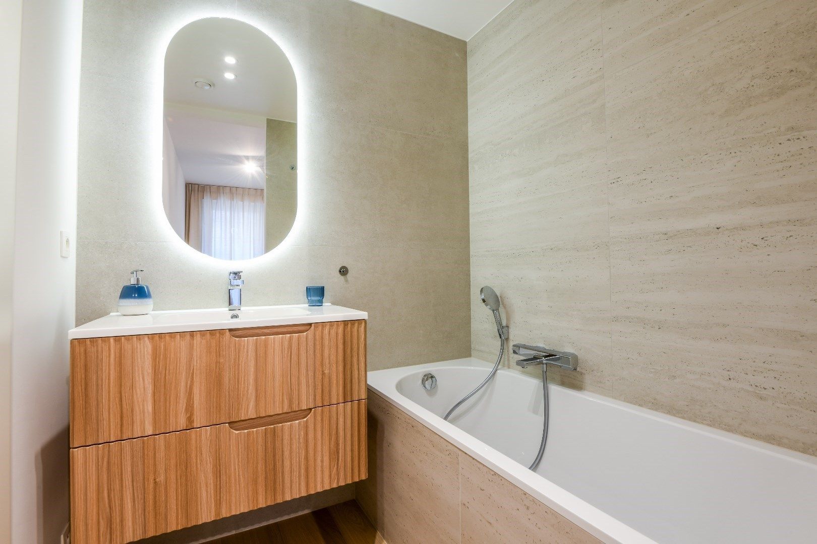 Mooi gerenoveerd appartement gelegen tussen de Zeedijk en het Driehoeksplein foto 15