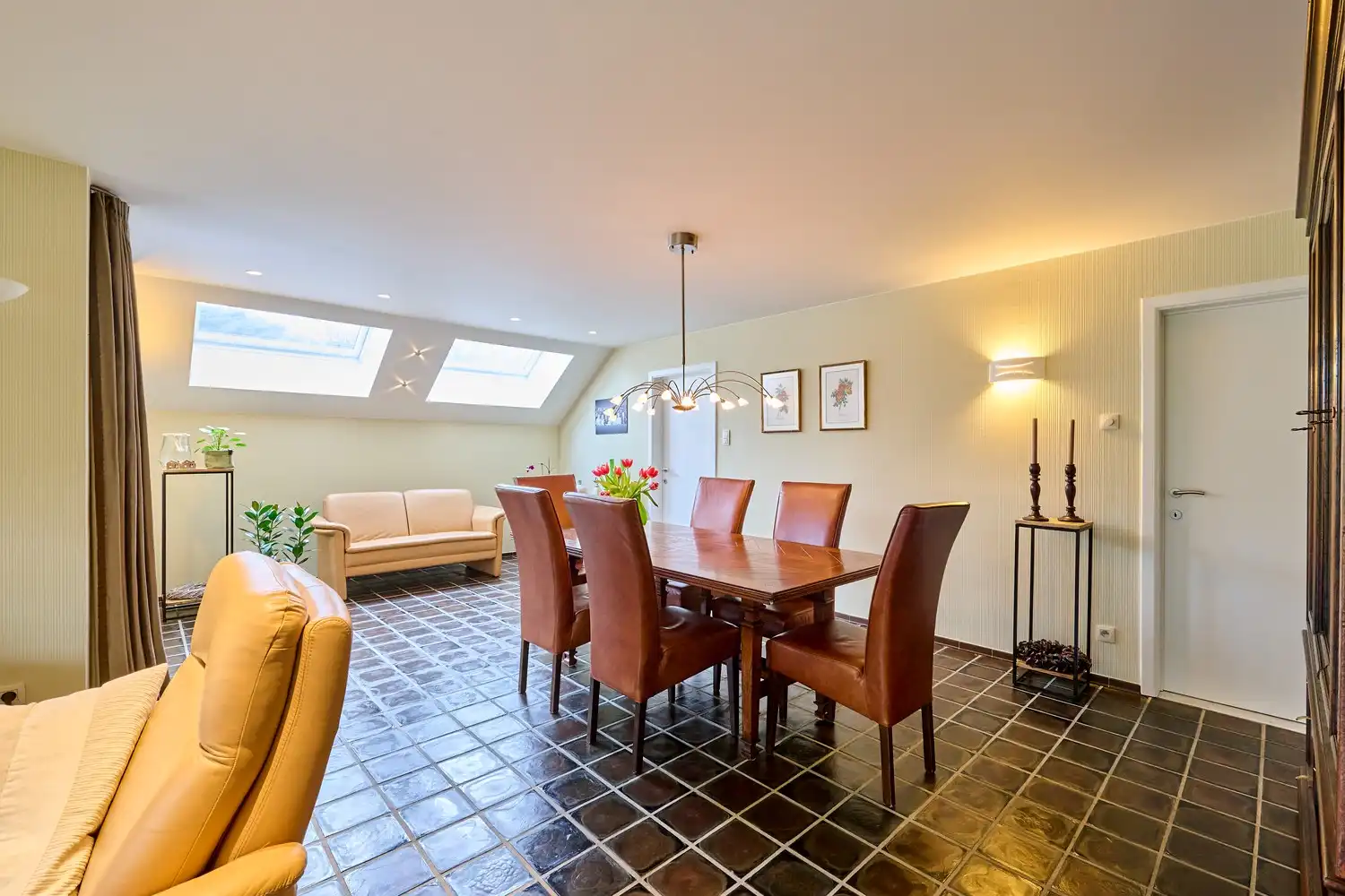 Residentieel en op een uitgestrekt perceel gelegen vernieuwde woning met 3/4 slaapkamers foto 6