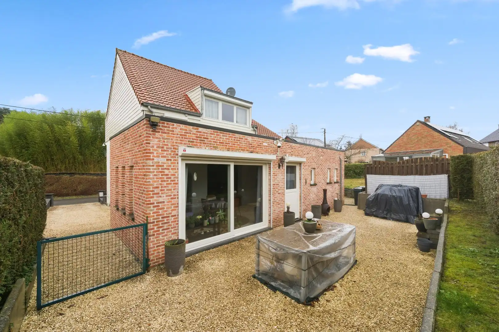 Zeer goed gelegen open bebouwing met 2 zeer ruime slaapkamers, garage en aangelegde tuin met terras foto 23