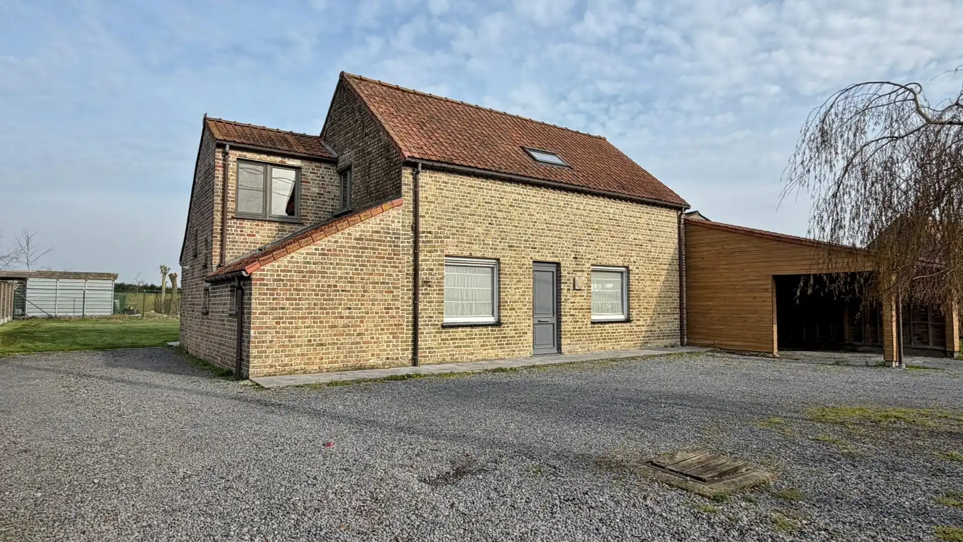 Instapklare woning op ruim perceel (880 m²) met prachtig landelijk uitzicht in Merkem foto 4