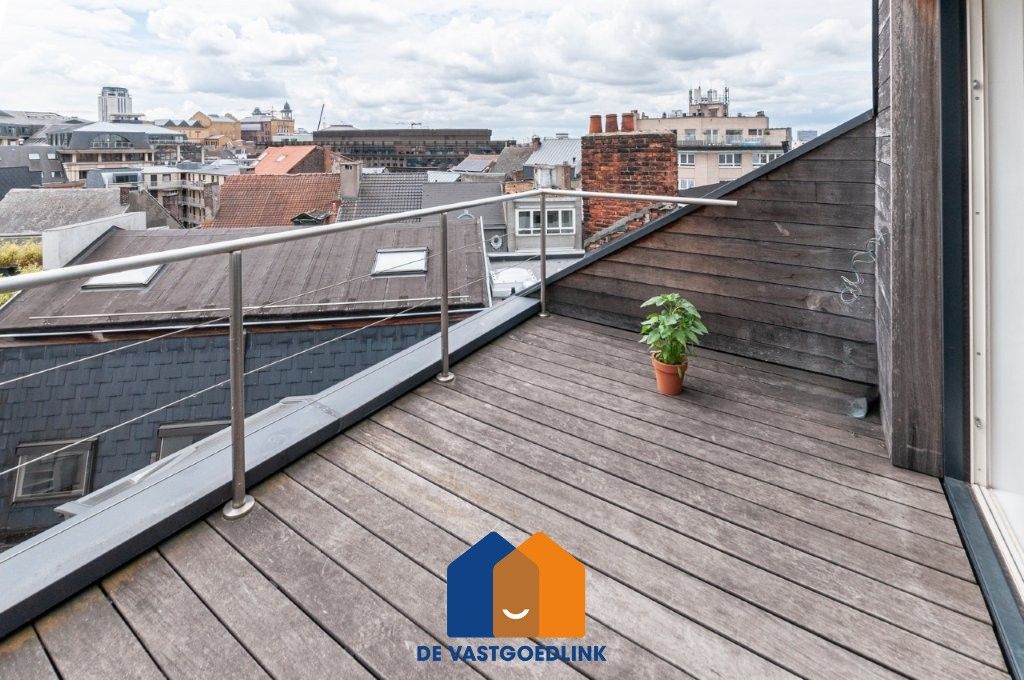 Bemeubelde loft met fenomenaal zicht over Gent foto 5