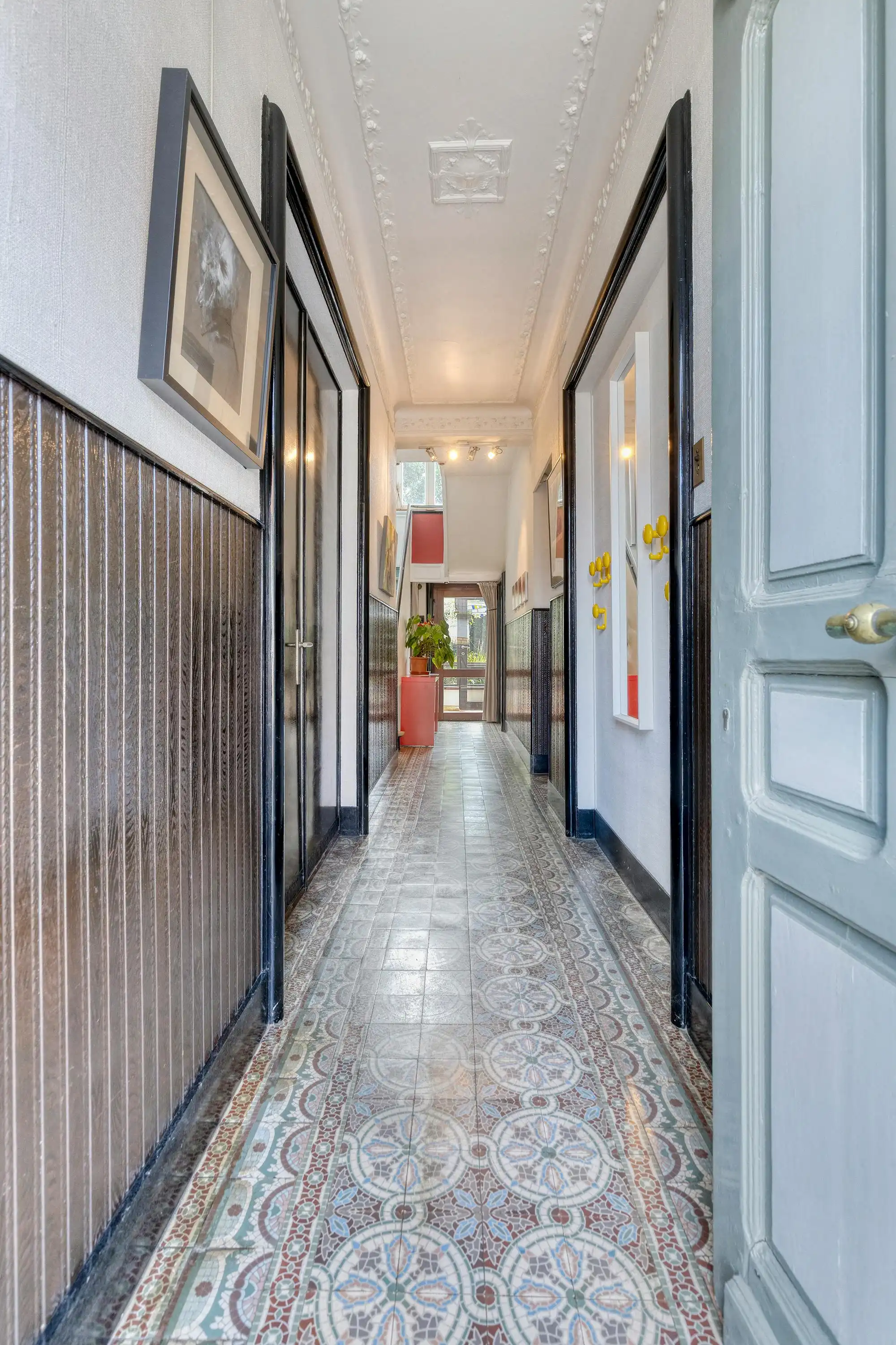 Karaktervolle woning met 7 slaapkamers, authentieke elementen en een ruime tuin foto 3